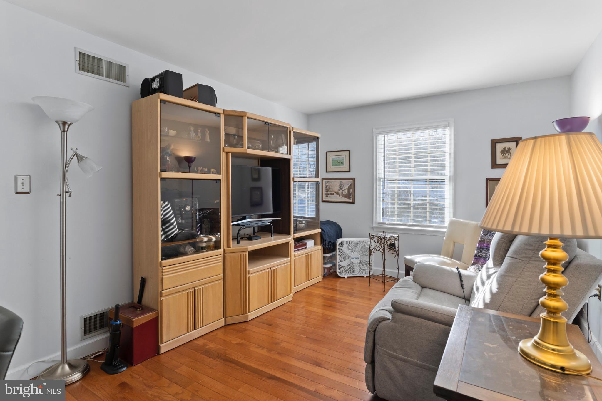 COUNTRY CLUB PARK - Residential