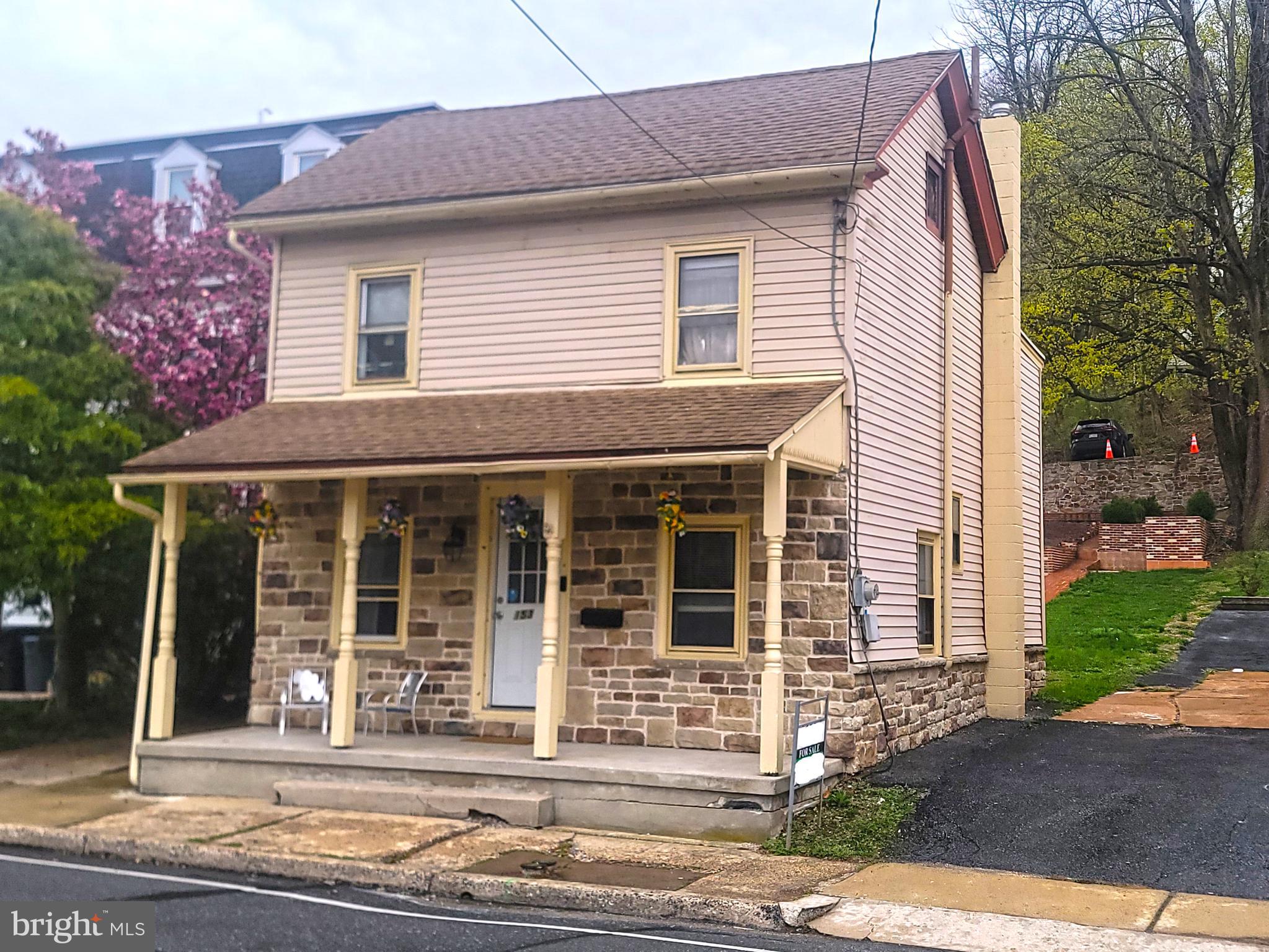 Welcome to 153 e wyomissing blvd in mohnton. Governor Mifflin School District. This is a 3 bedroom. 1 bath home. recently remodeled. tile floors. storage in attic gas heat. nice terraced back yard with deck and patio. set up for outdoor grilling. 3 parking spots in in the alley. First time home buyer grants available. Call for details.