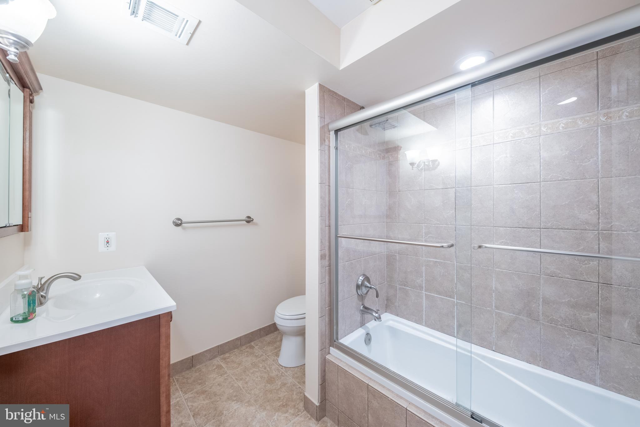 POTOMAC CROSSING - Residential