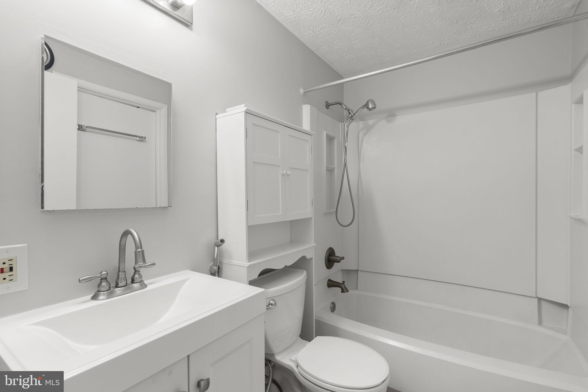 GREENCASTLE MANOR - Residential