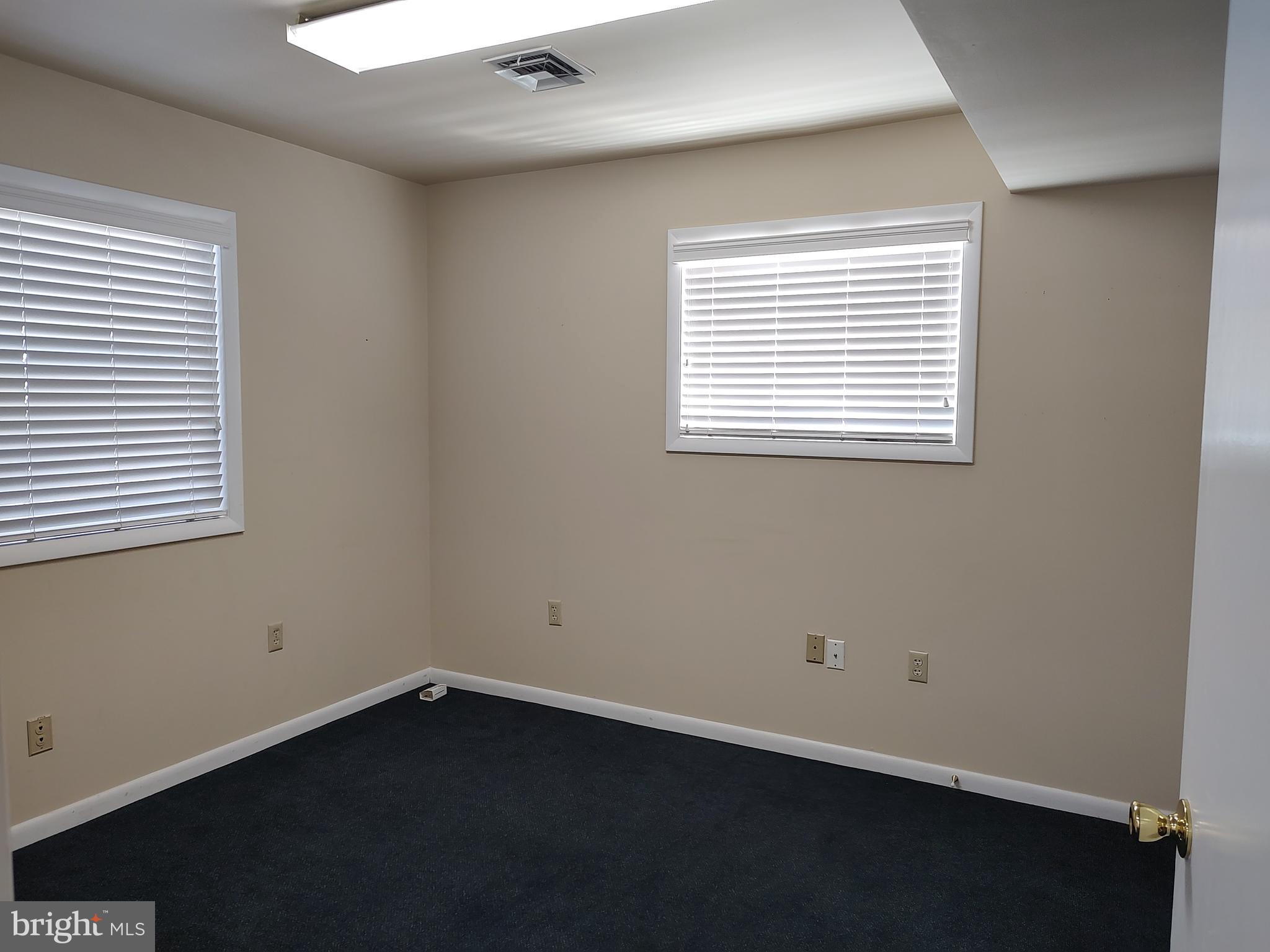 523 Rear W CHOCOLATE AVENUE