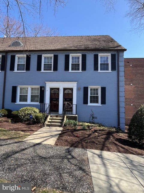 Condo For Sale - 2002 38th Street #B<br/> WASHINGTON, DC 20020