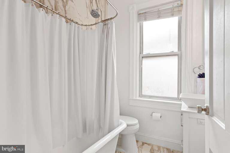 OLD TOWN ALEXANDRIA - Residential Lease