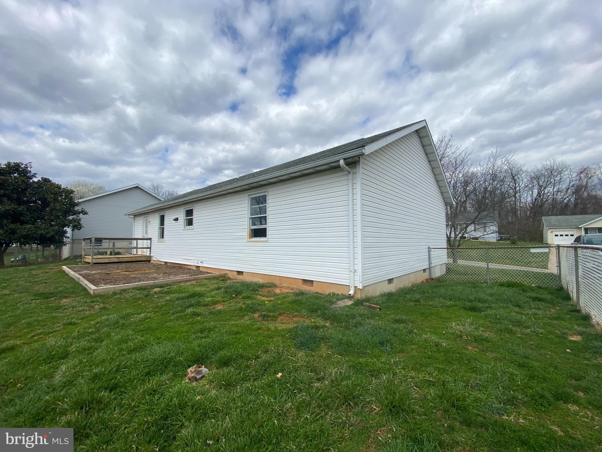 PATRICK HENRY ESTATES - Residential Lease