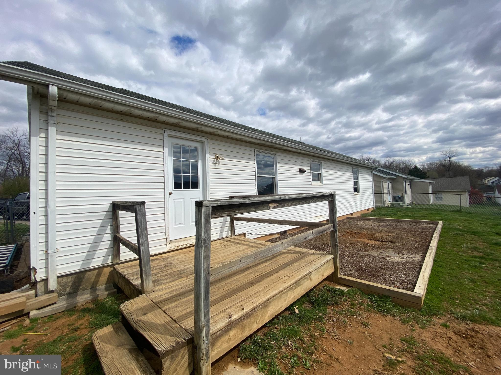 PATRICK HENRY ESTATES - Residential Lease