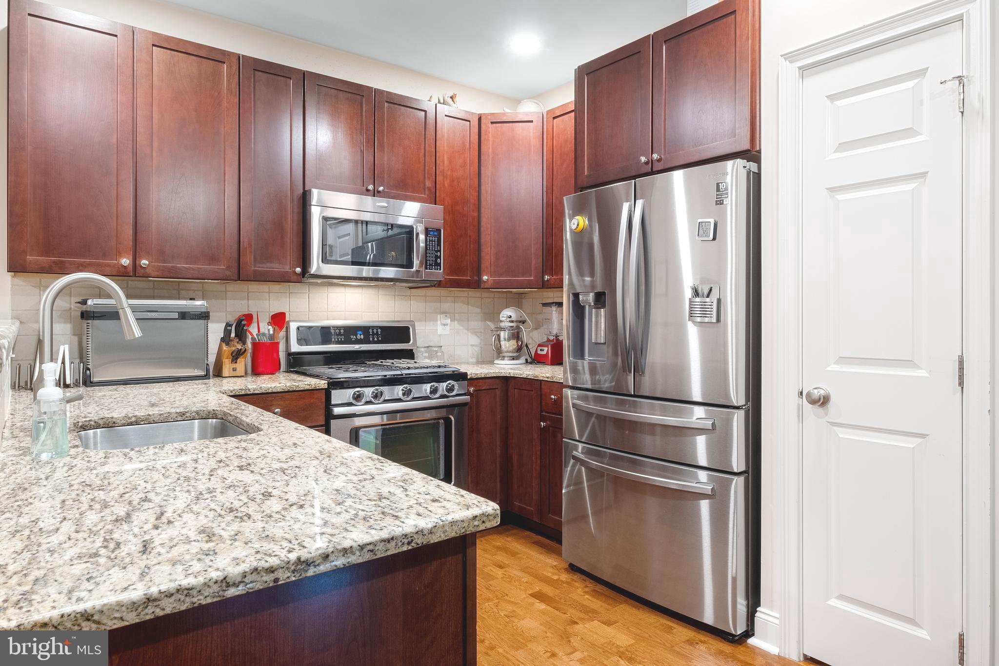 NAVAL SQUARE - Residential Lease