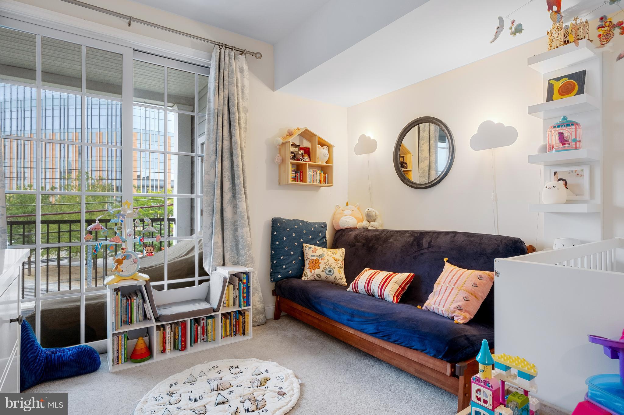 NAVAL SQUARE - Residential Lease