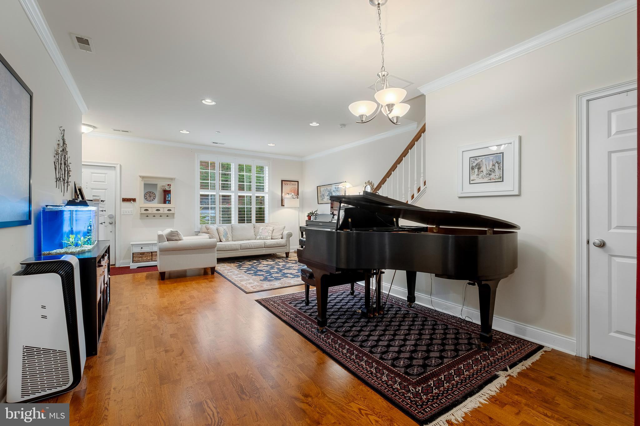 NAVAL SQUARE - Residential Lease