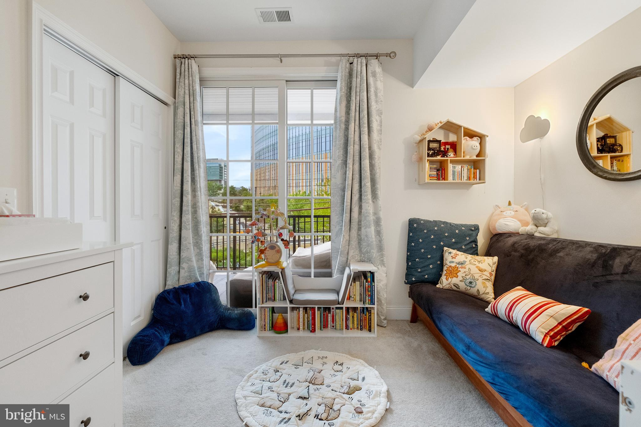 NAVAL SQUARE - Residential Lease