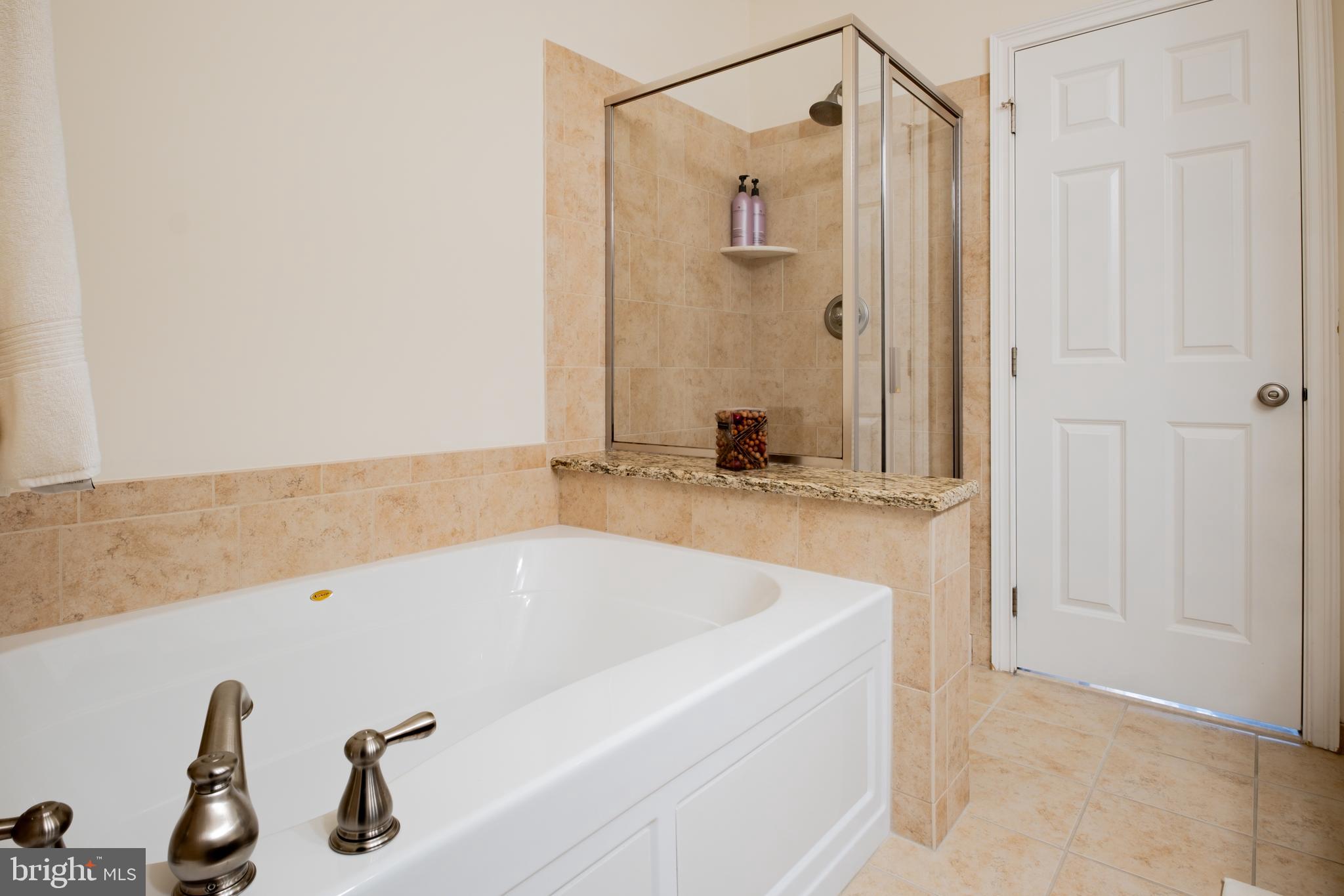 NAVAL SQUARE - Residential Lease