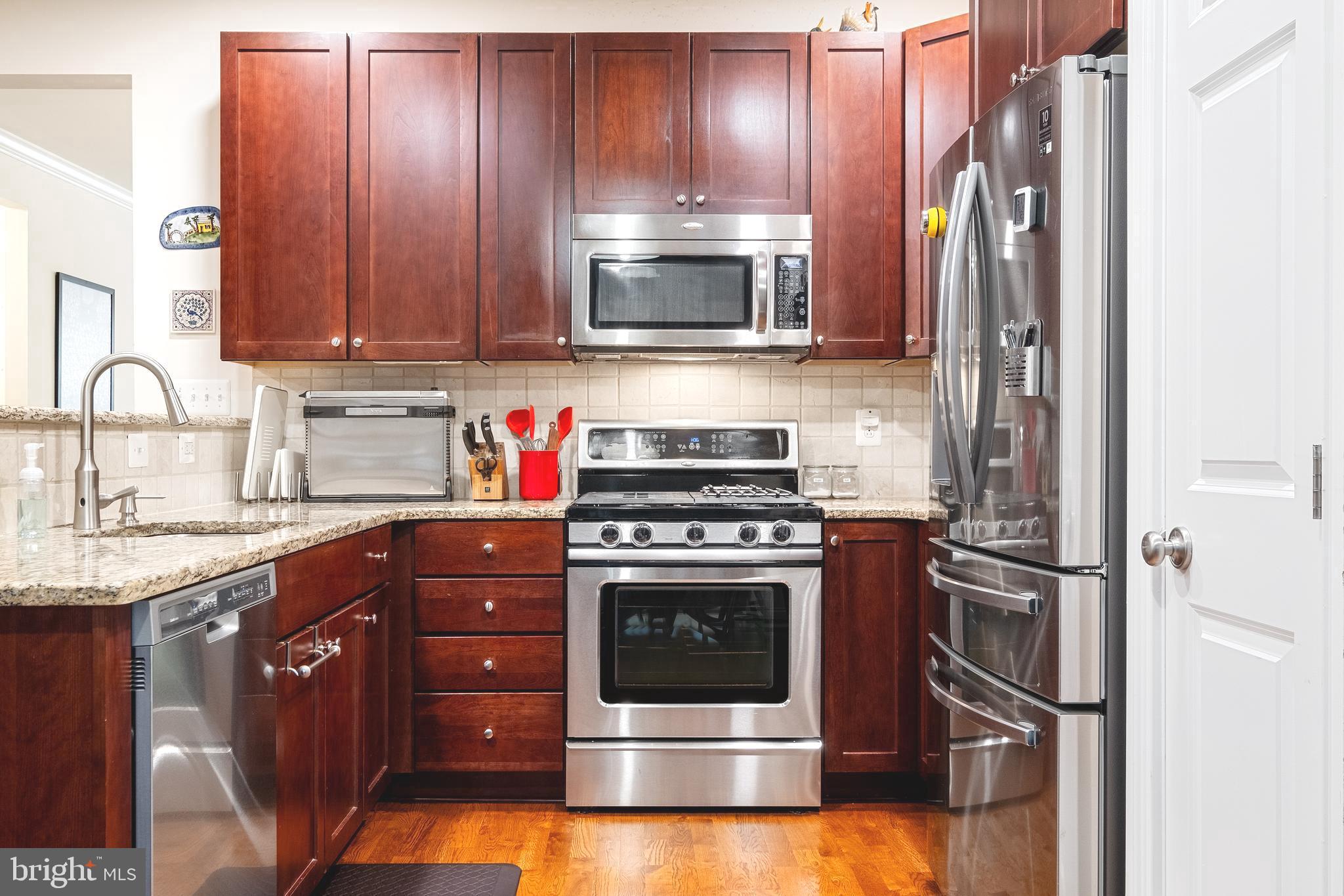 NAVAL SQUARE - Residential Lease