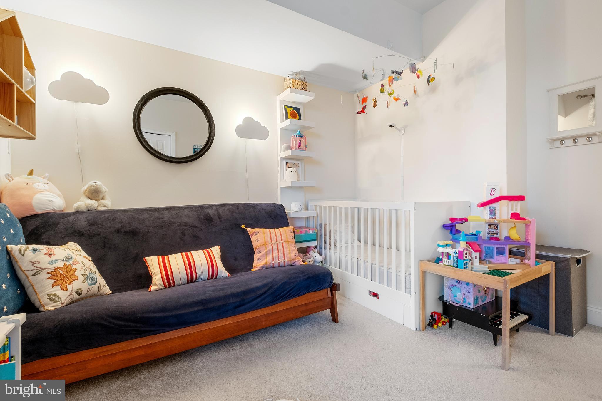 NAVAL SQUARE - Residential Lease