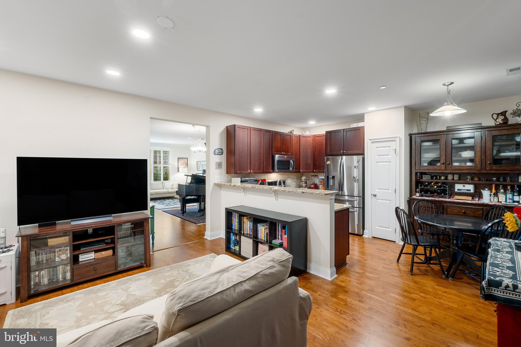 NAVAL SQUARE - Residential Lease