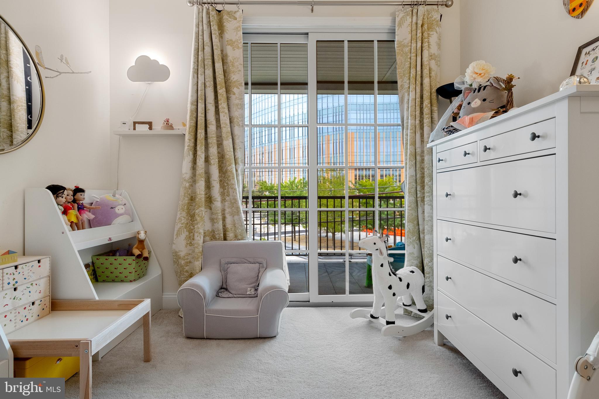 NAVAL SQUARE - Residential Lease