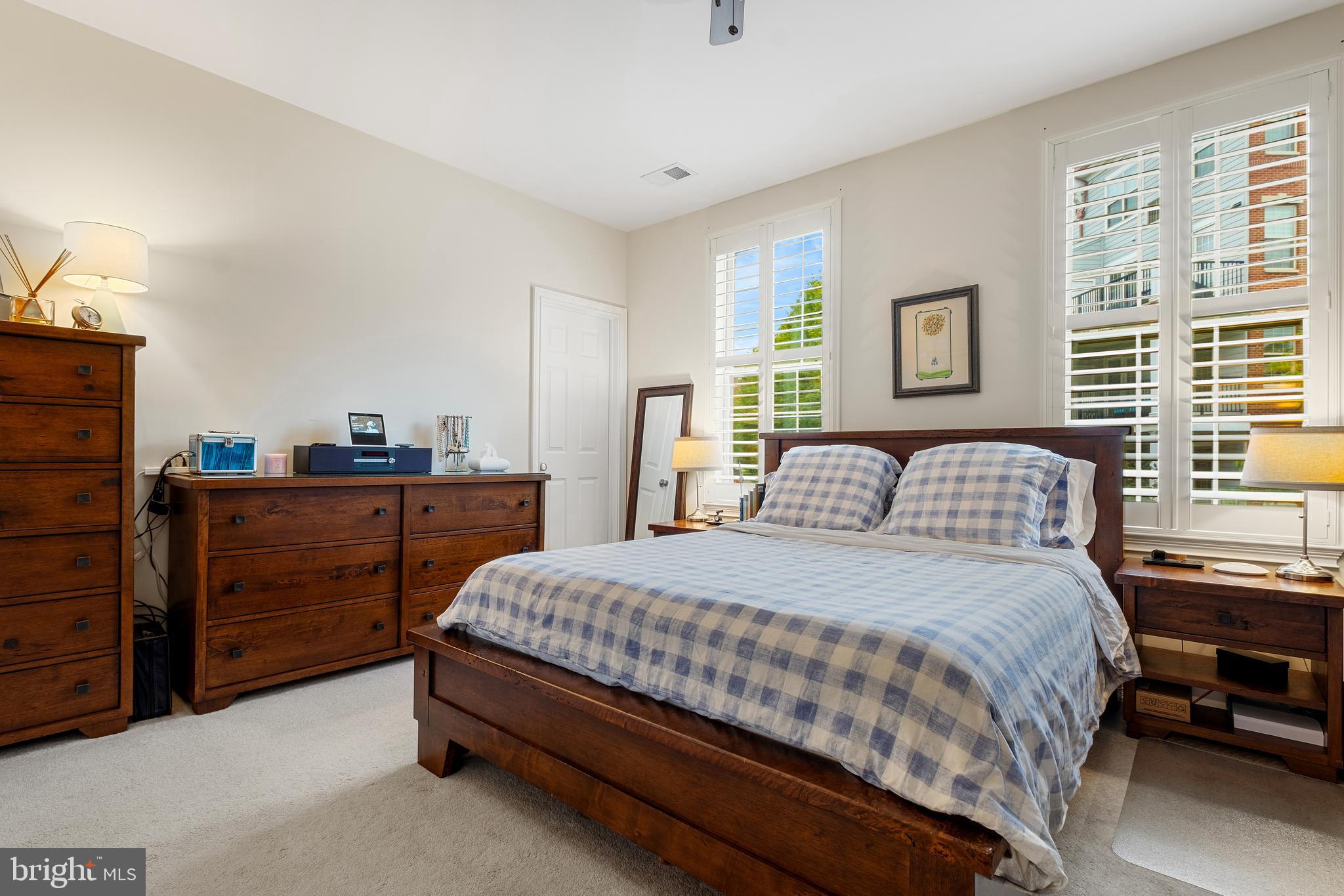 NAVAL SQUARE - Residential Lease