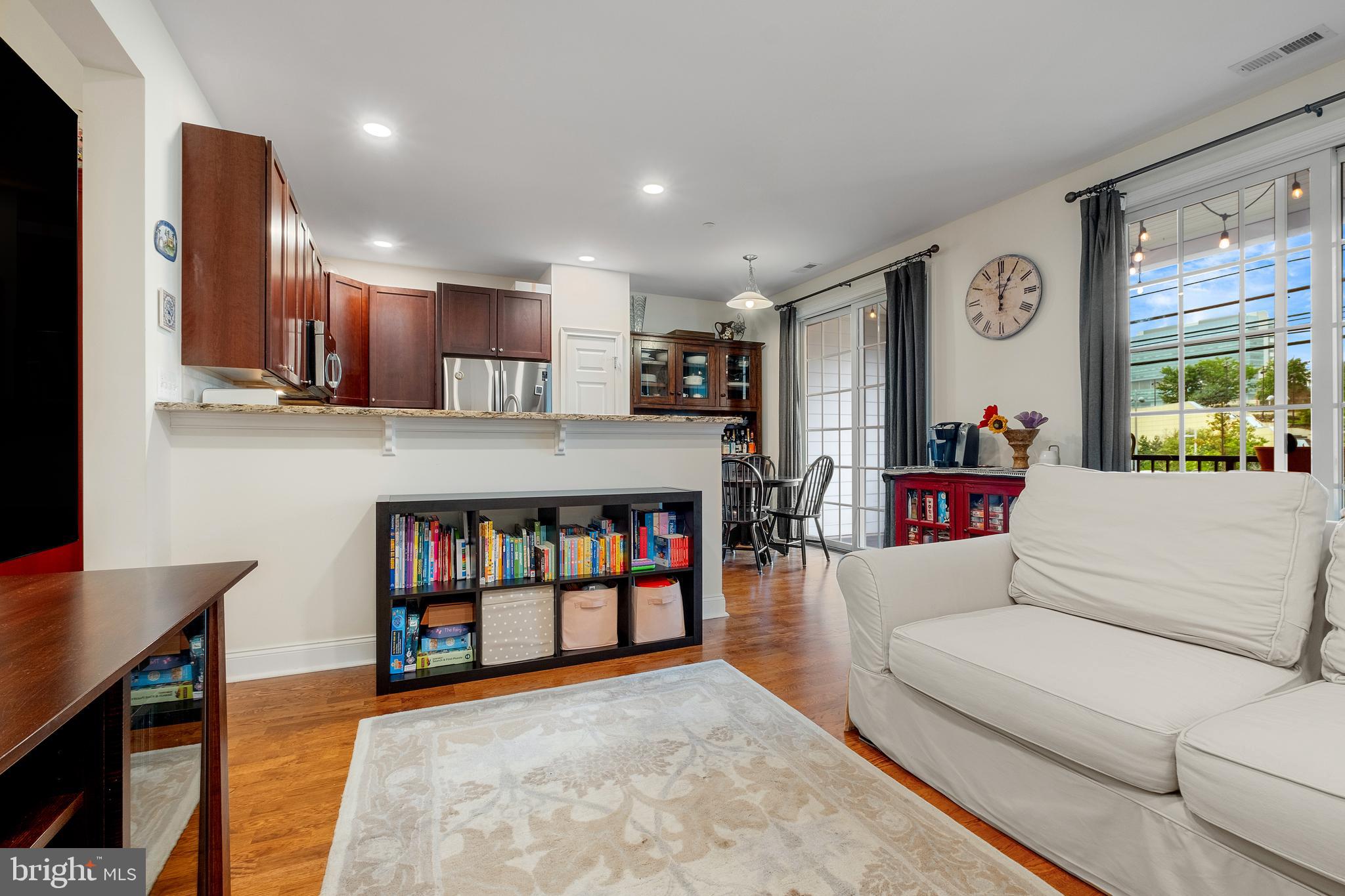 NAVAL SQUARE - Residential Lease