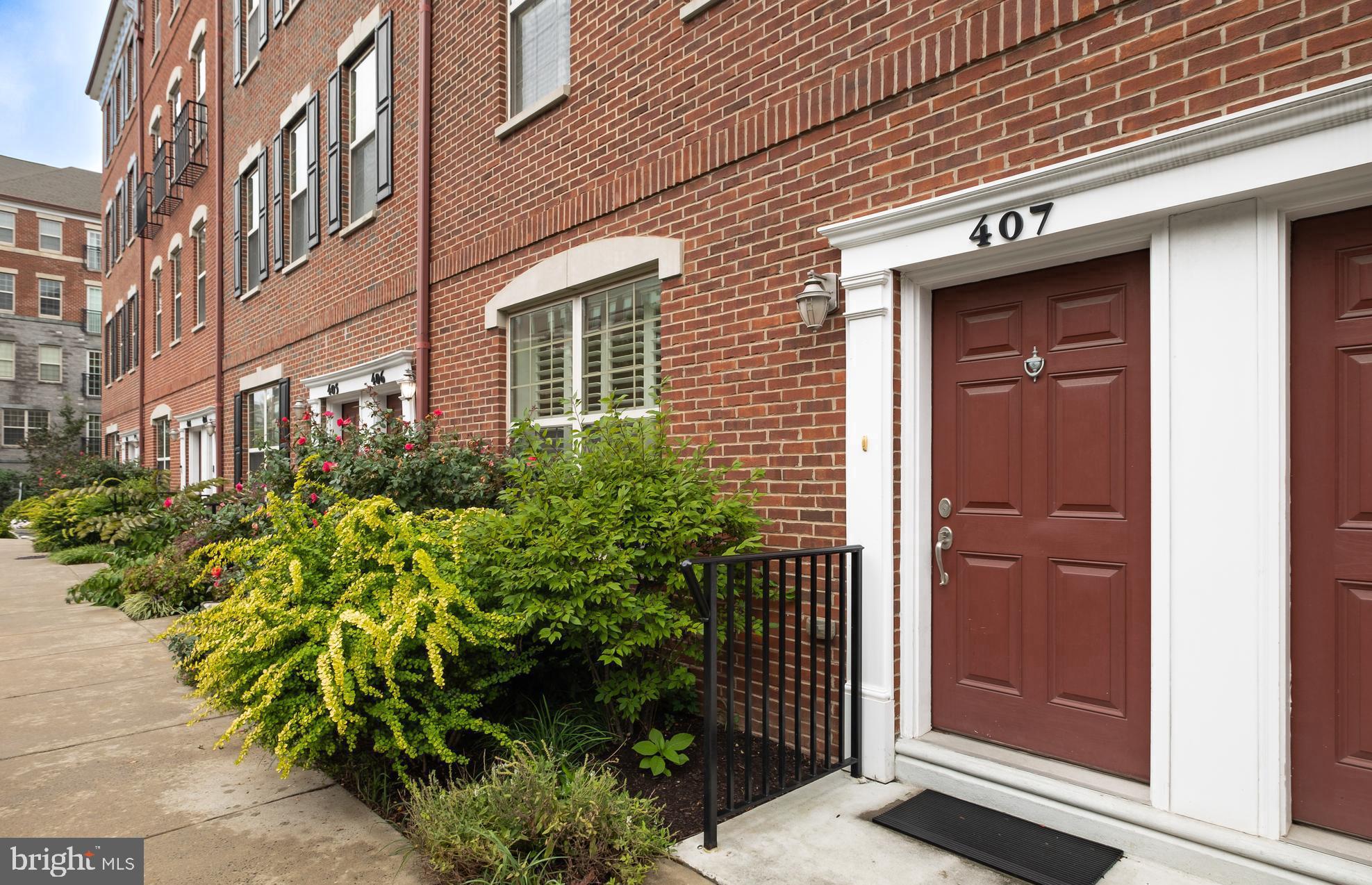 NAVAL SQUARE - Residential Lease