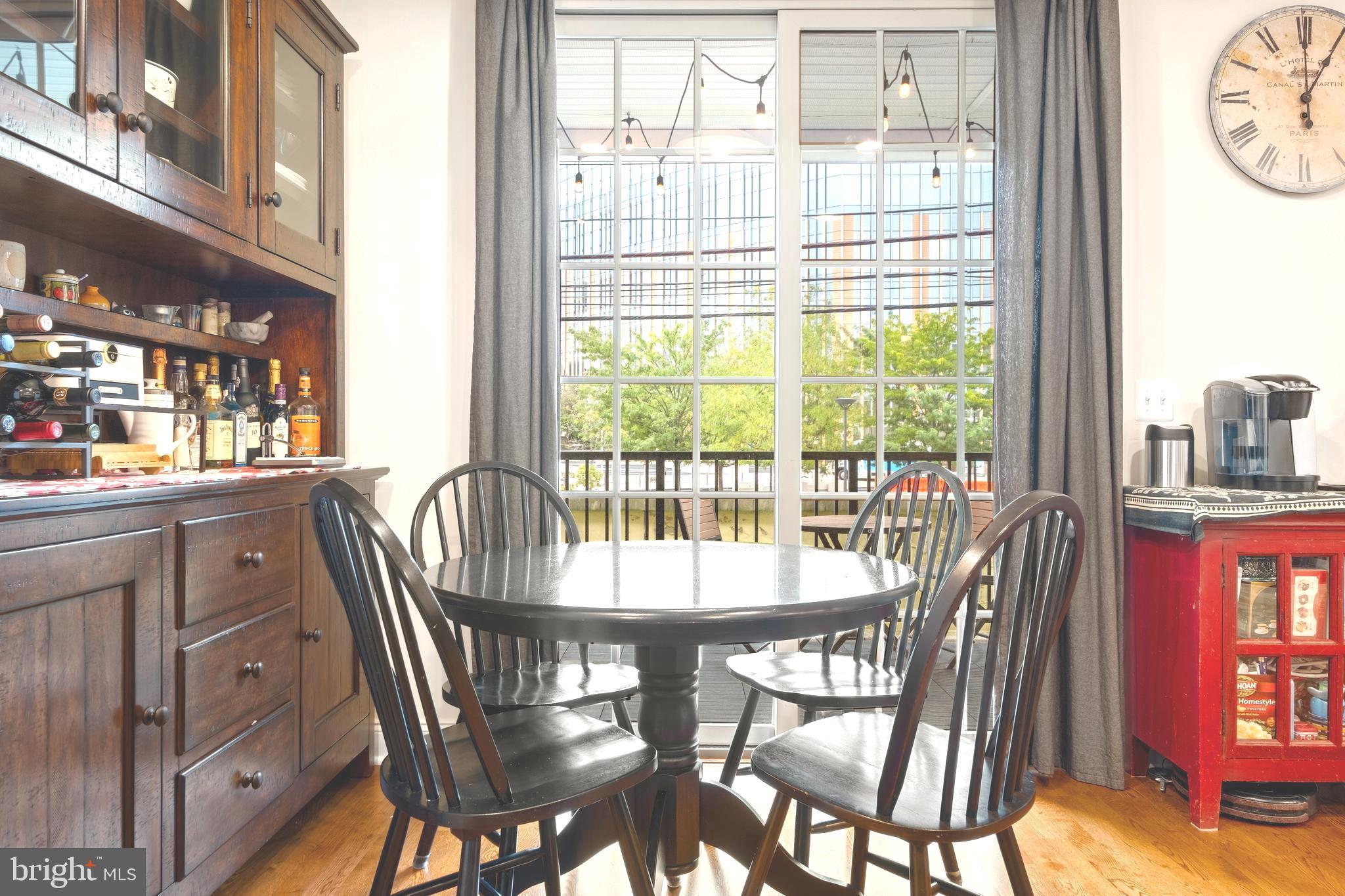 NAVAL SQUARE - Residential Lease