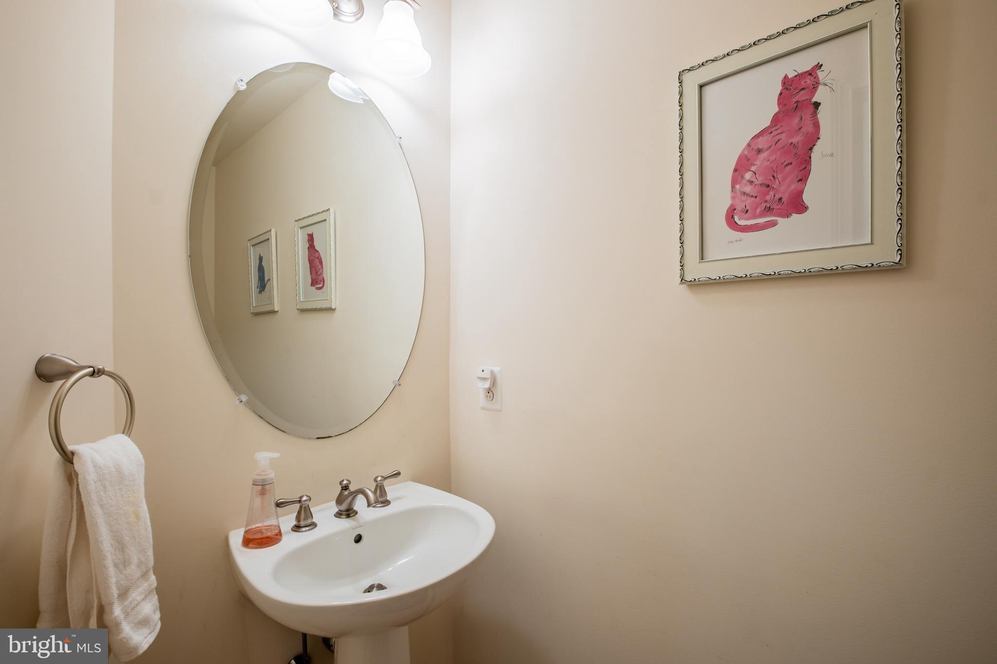 NAVAL SQUARE - Residential Lease