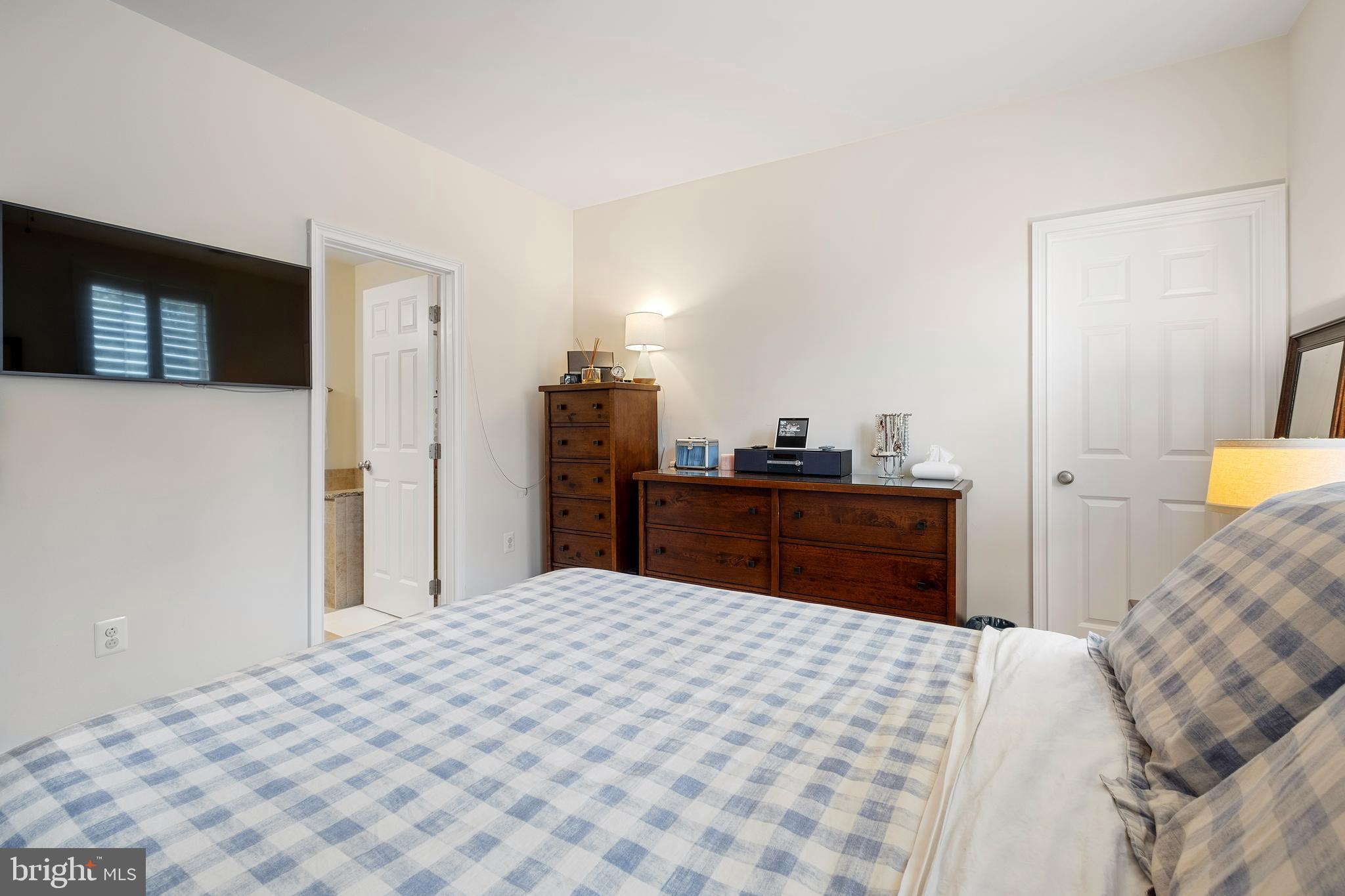 NAVAL SQUARE - Residential Lease