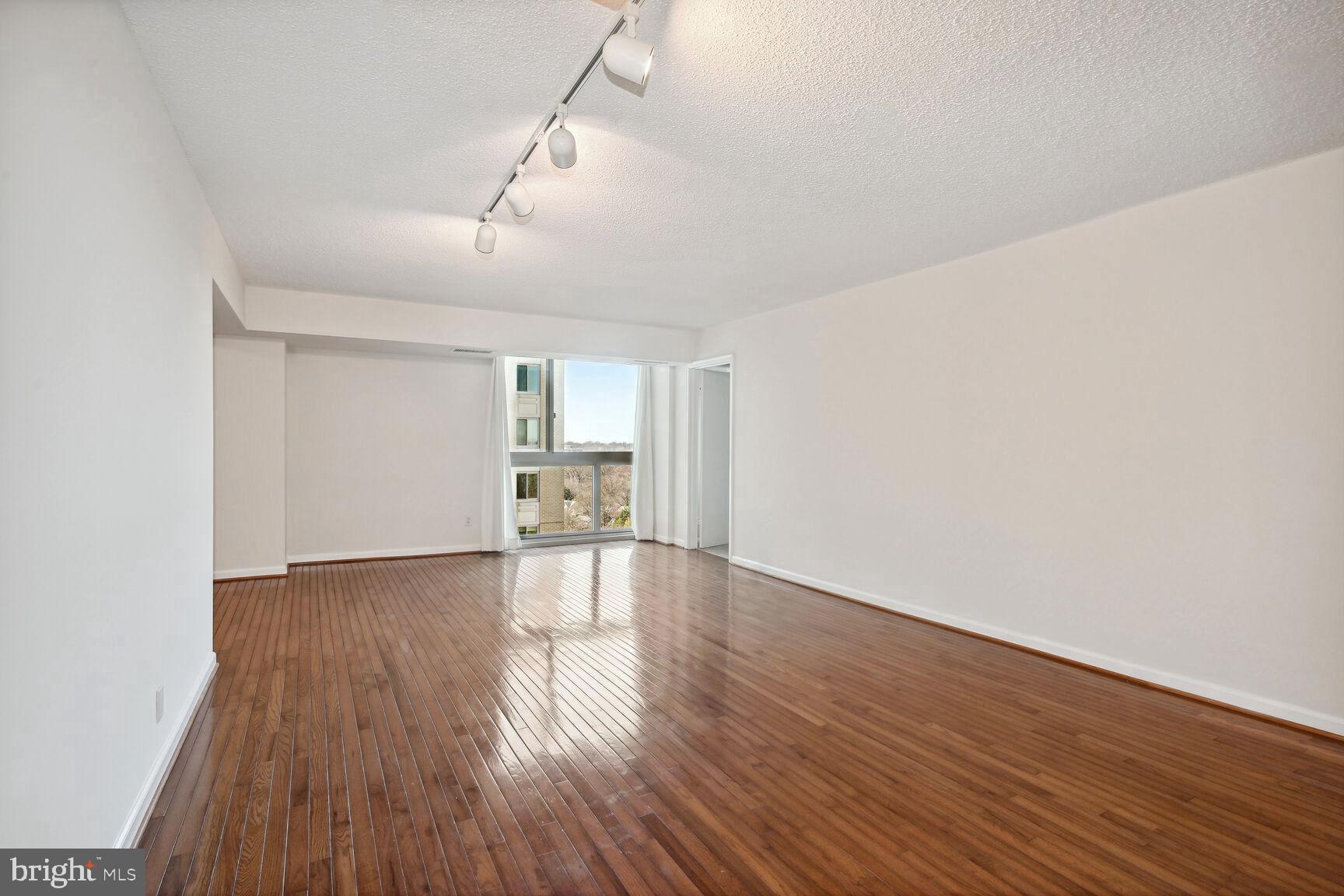 THE ELIZABETH - Residential