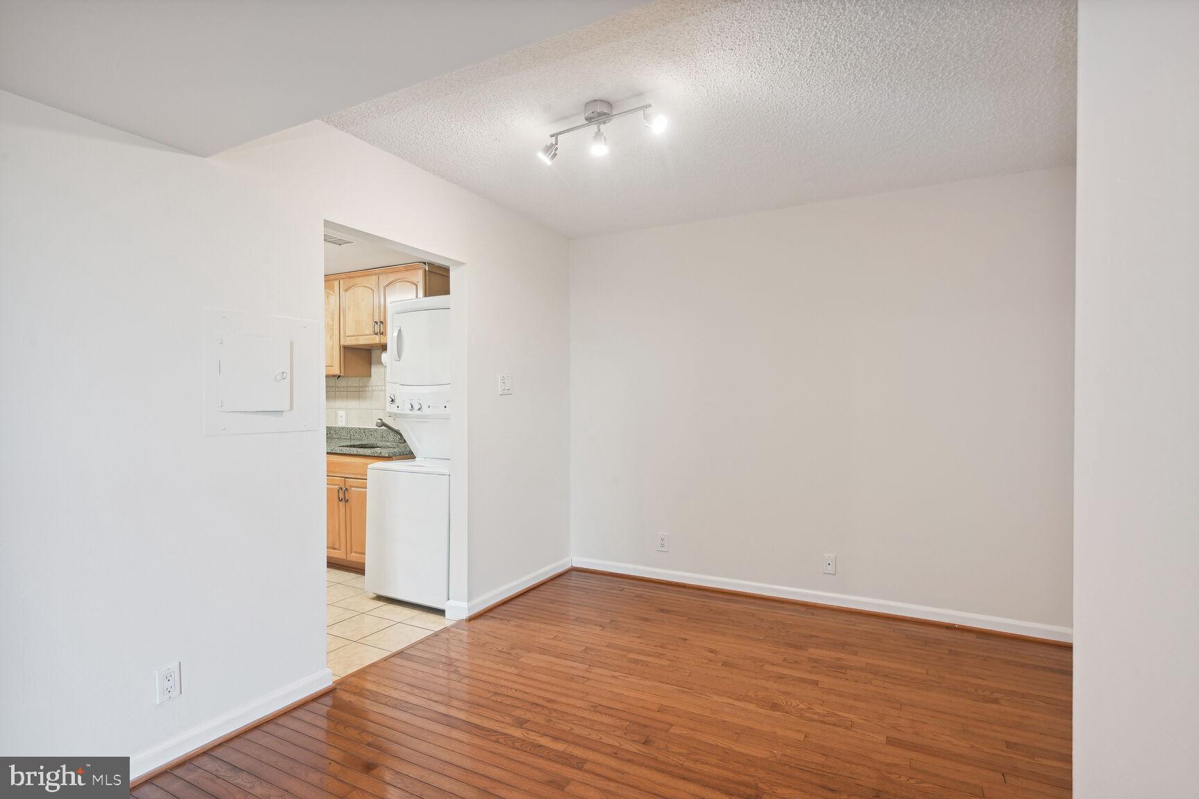 THE ELIZABETH - Residential