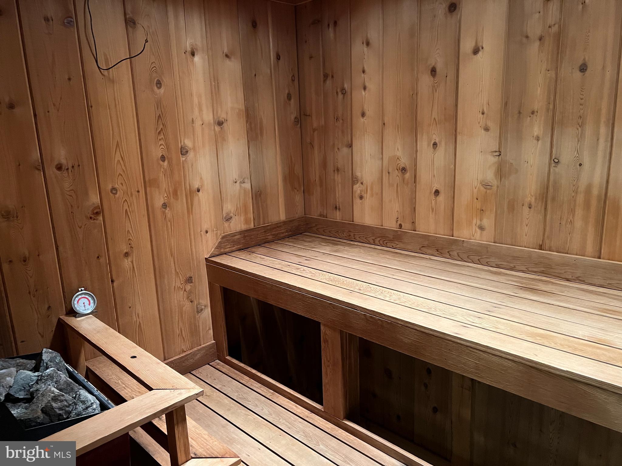 THE ELIZABETH - Residential