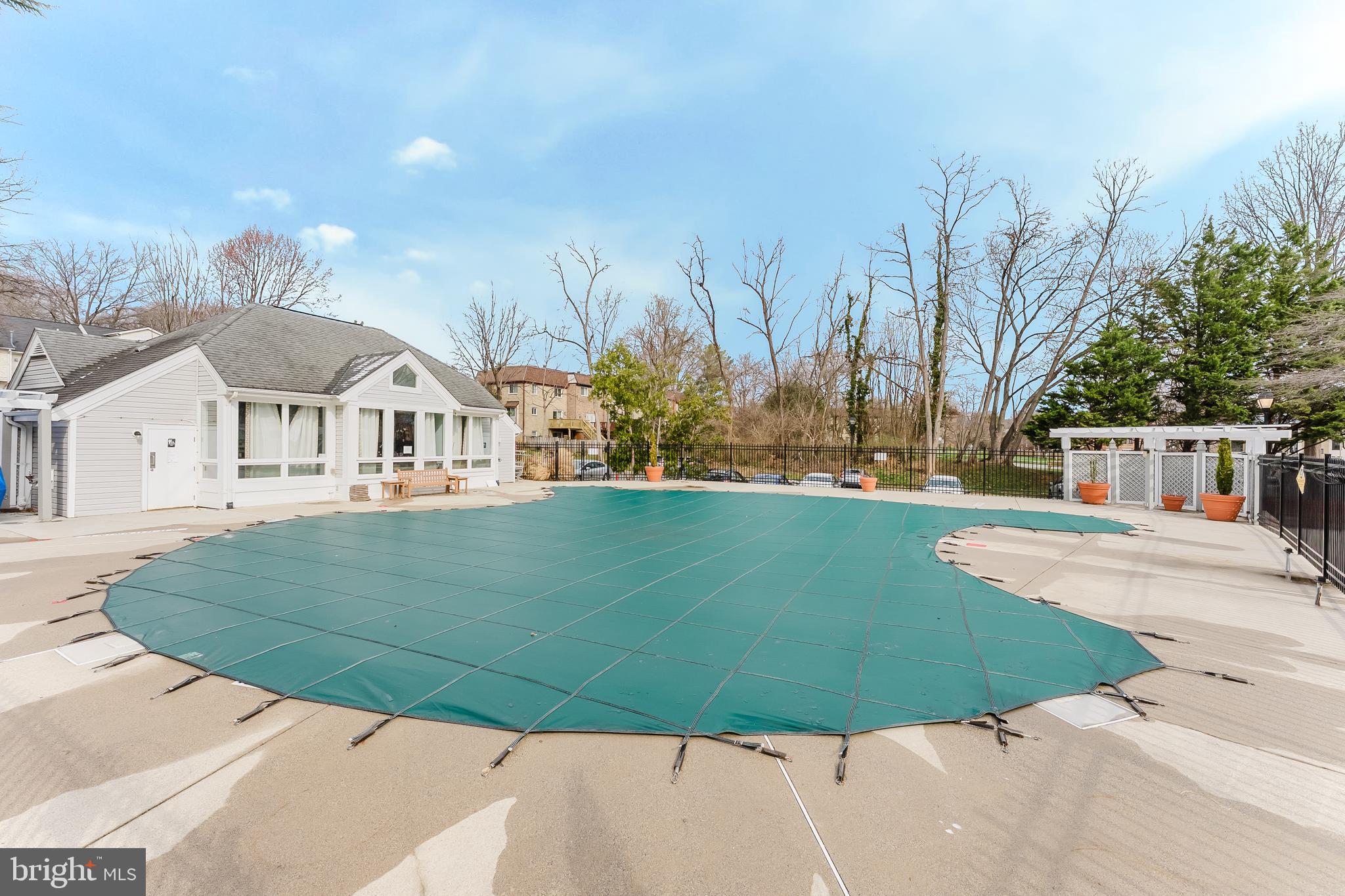 FOUR WINDS AT OAKTON - Residential