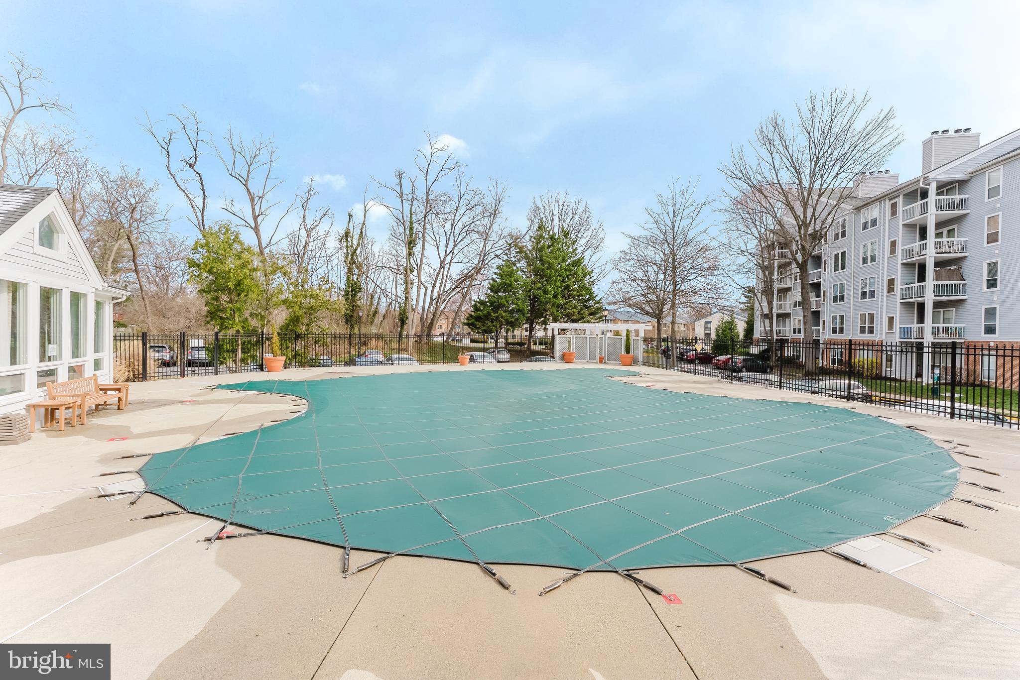 FOUR WINDS AT OAKTON - Residential