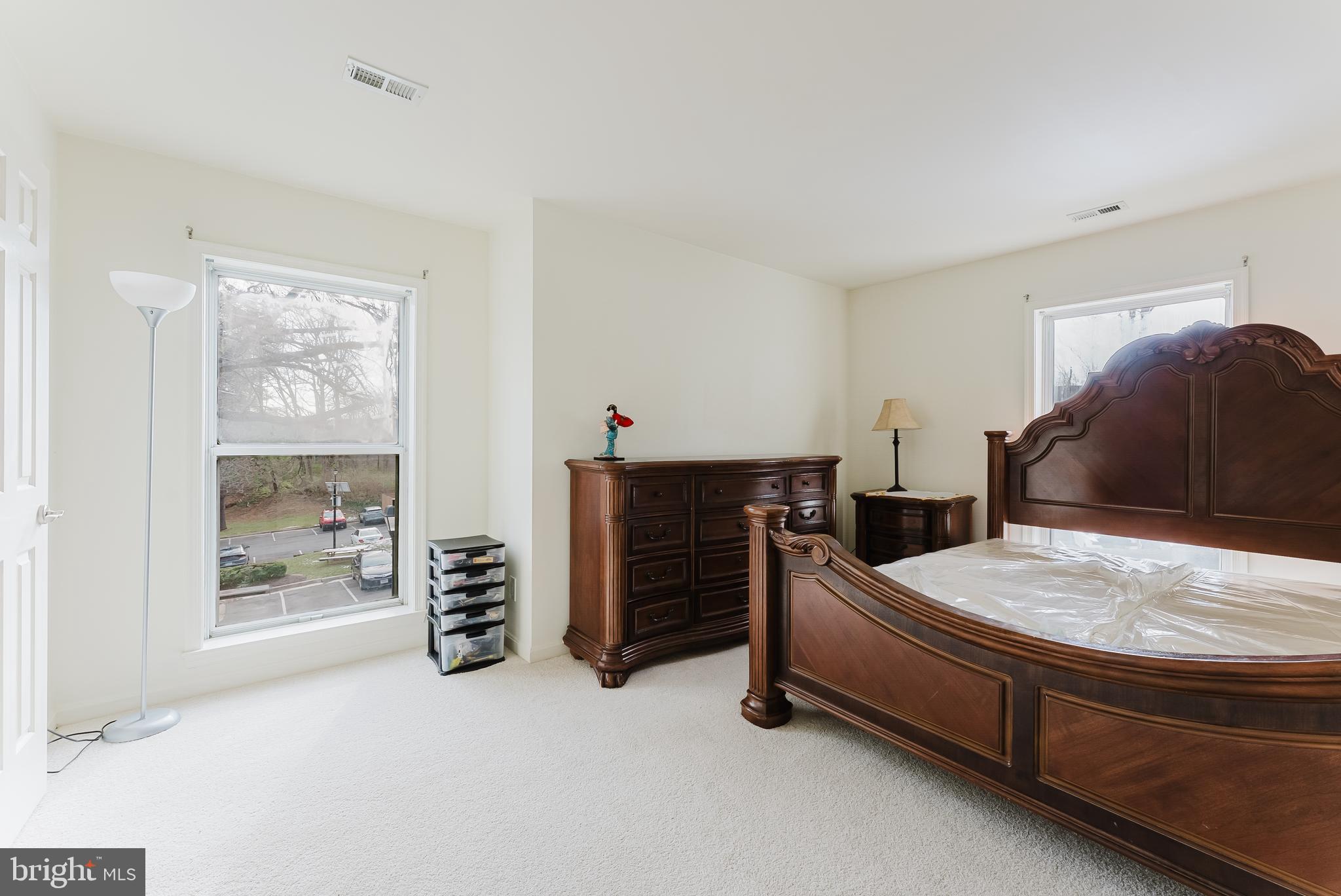 FOUR WINDS AT OAKTON - Residential