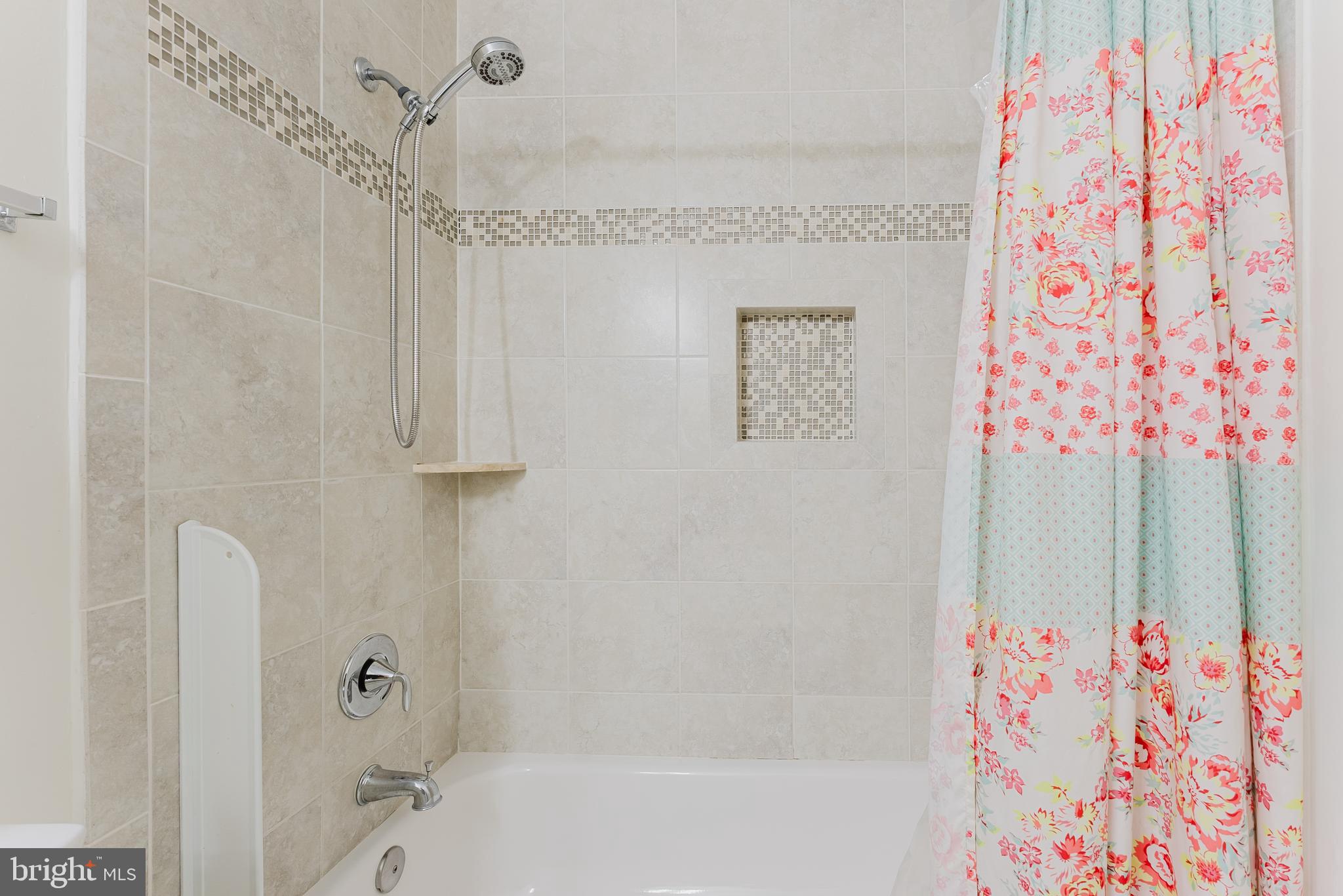 FOUR WINDS AT OAKTON - Residential