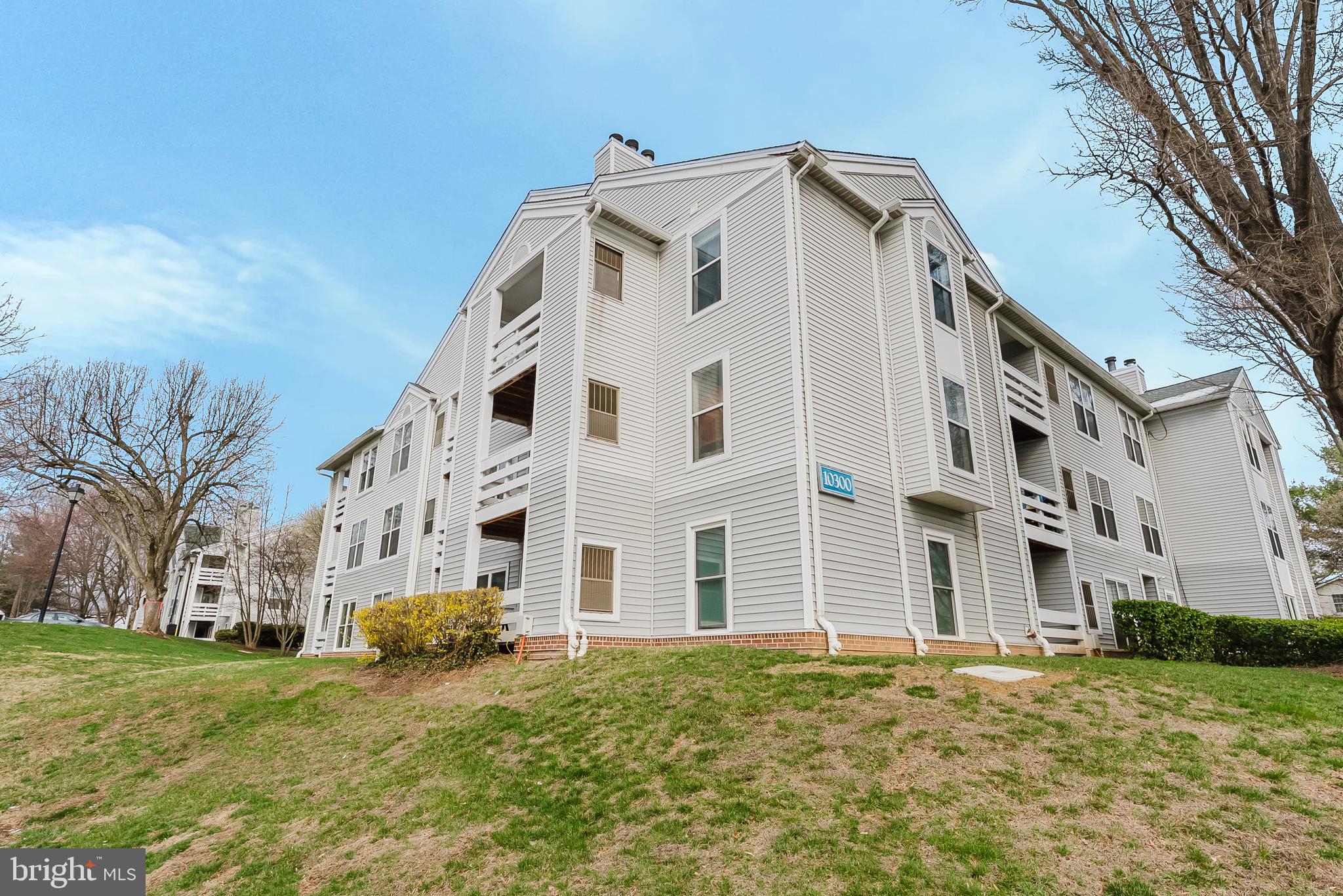 FOUR WINDS AT OAKTON - Residential