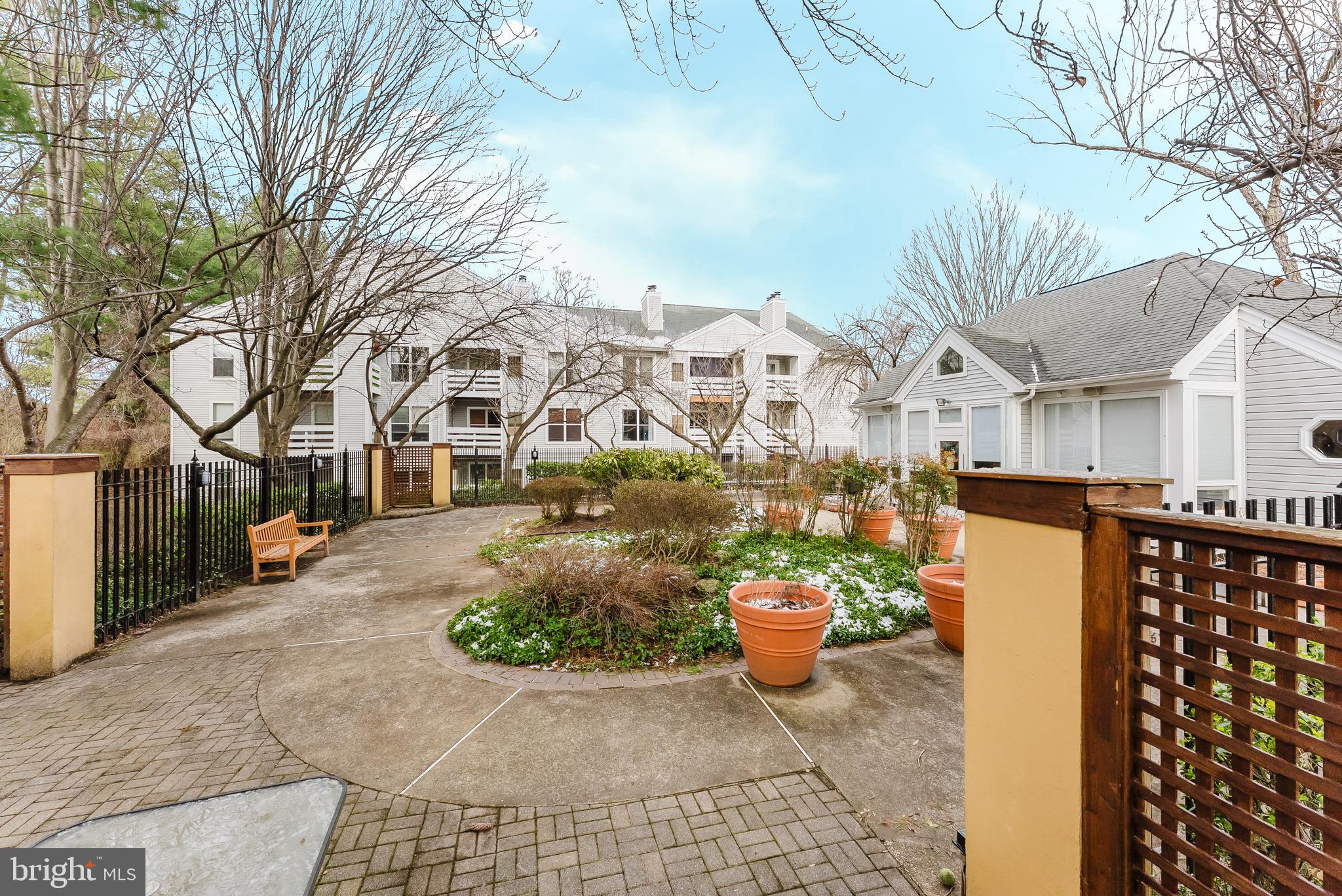 FOUR WINDS AT OAKTON - Residential