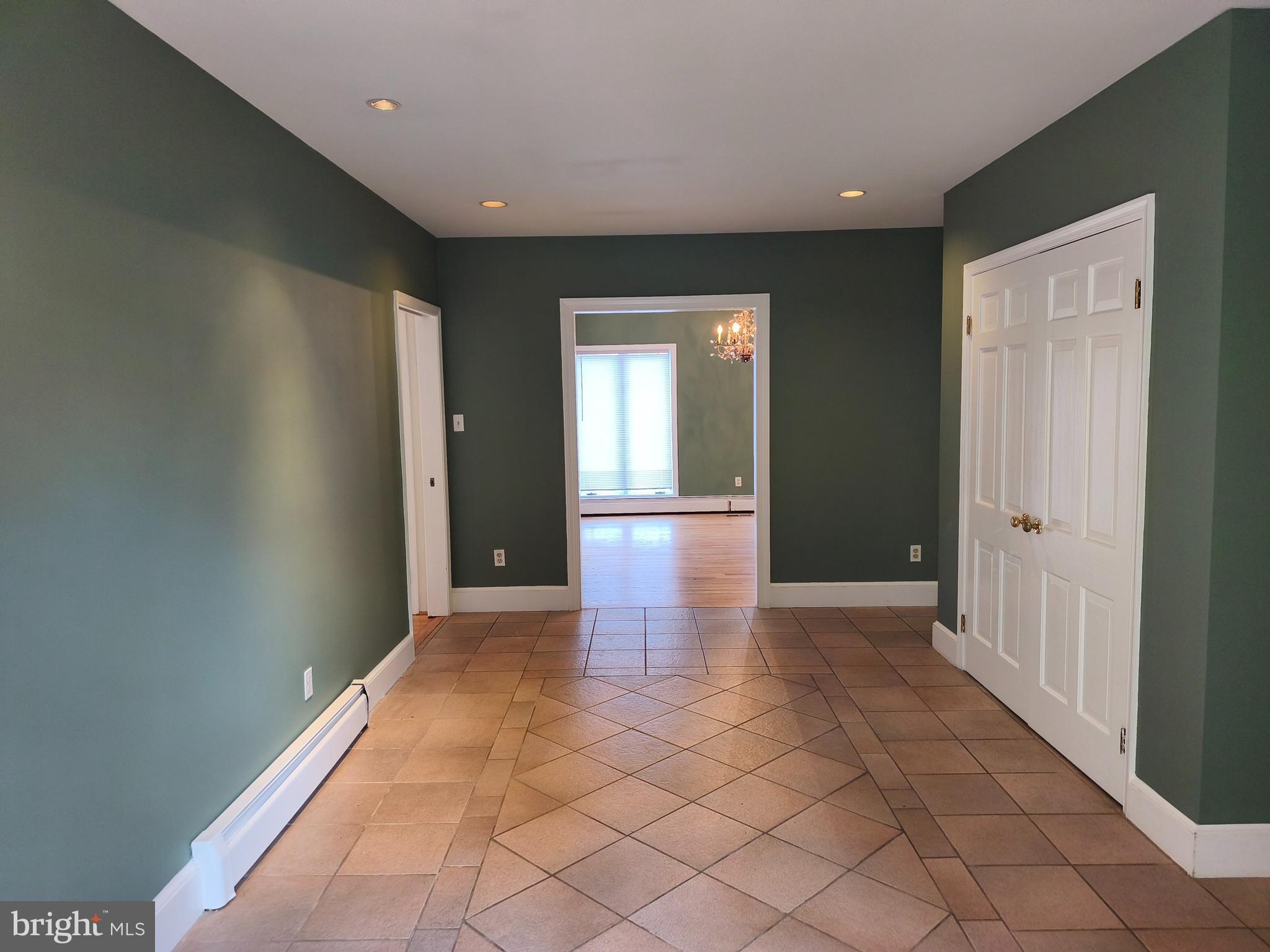 FORESTVILLE - Residential Lease