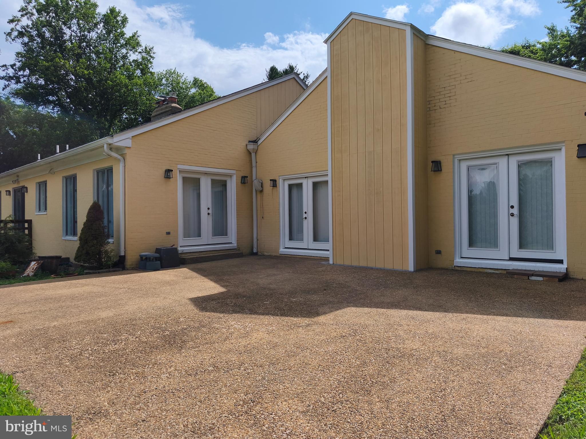 FORESTVILLE - Residential Lease