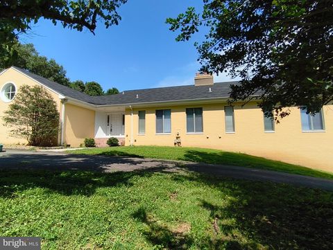 901 WALKER ROAD GREAT FALLS VA 22066