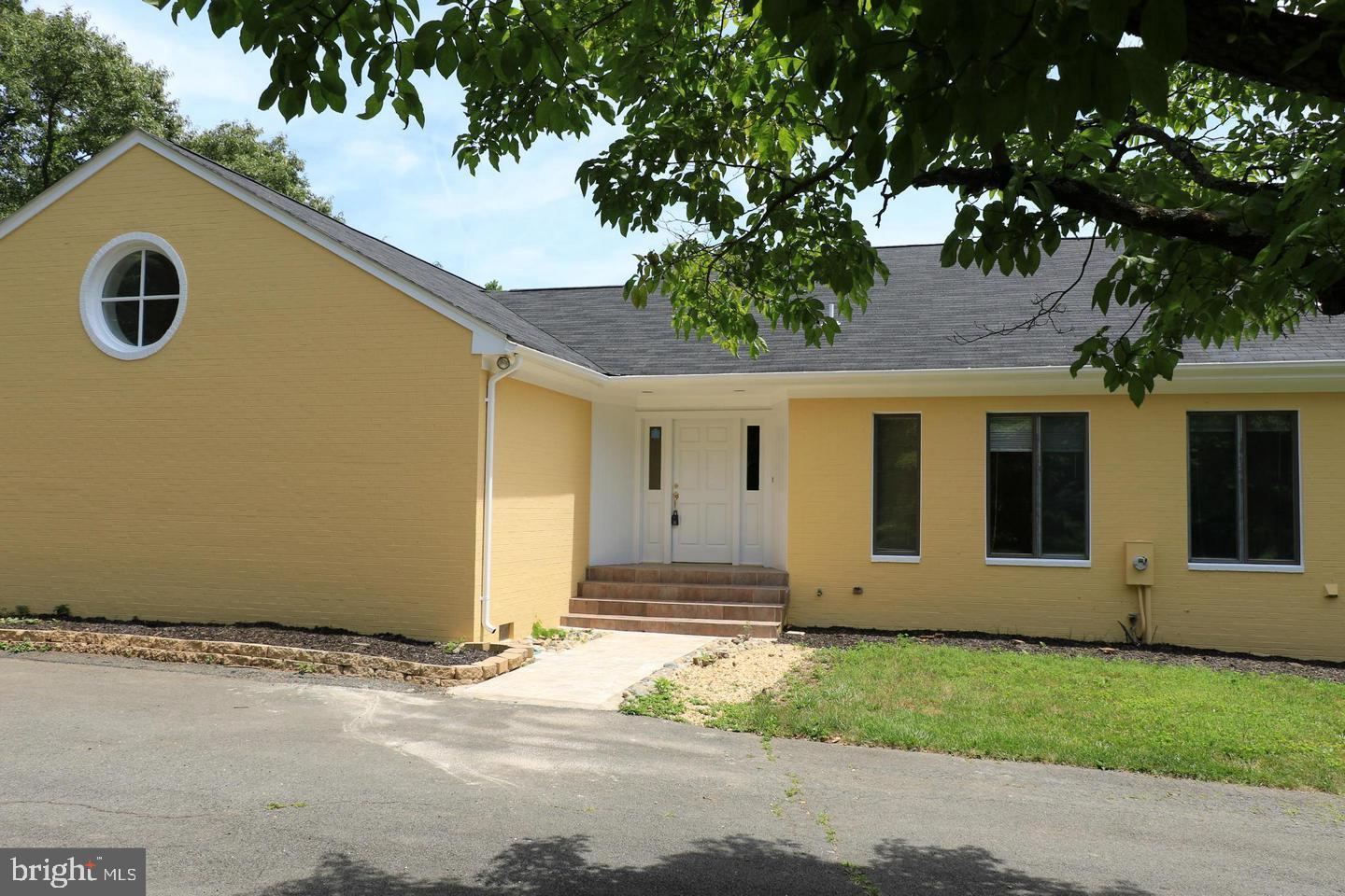 FORESTVILLE - Residential Lease