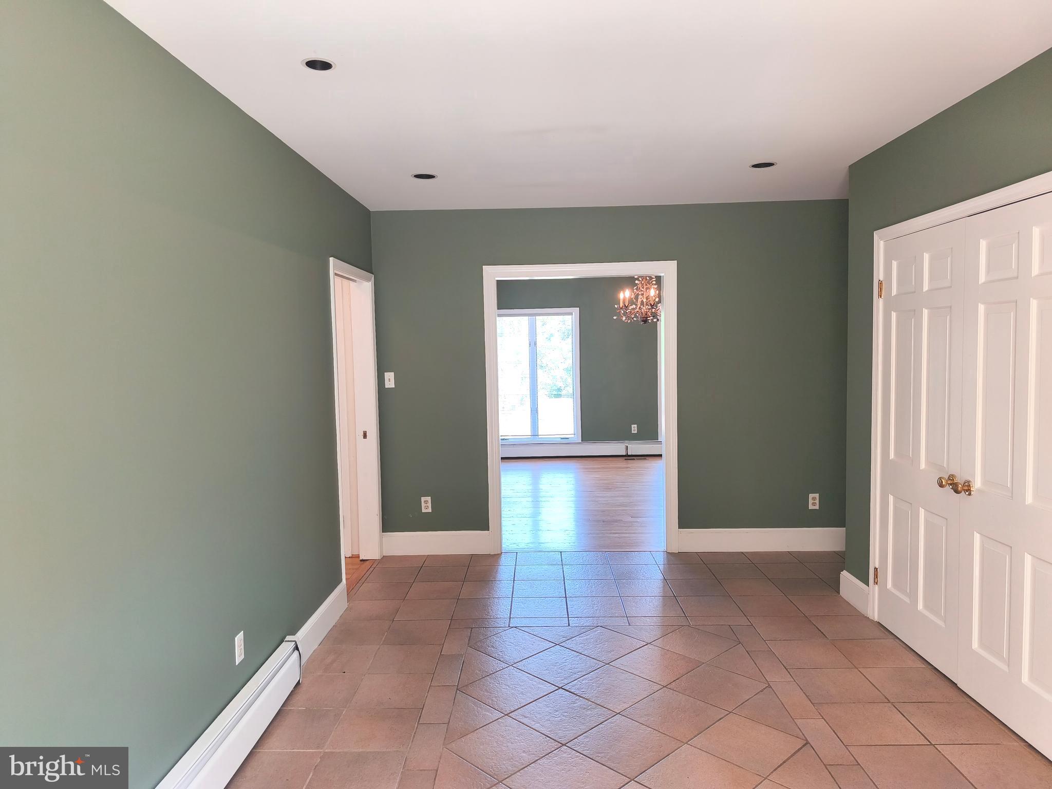 FORESTVILLE - Residential Lease