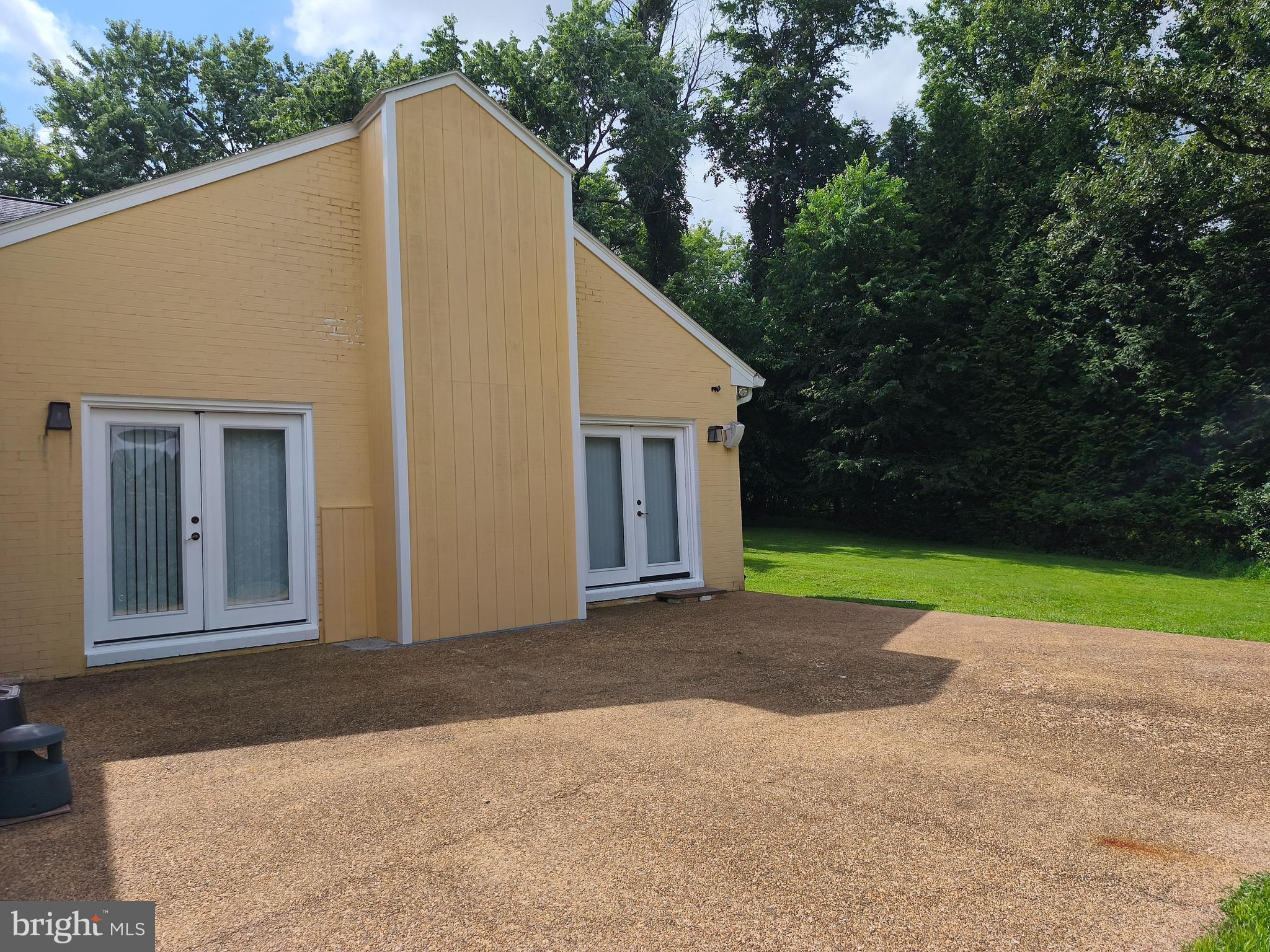 FORESTVILLE - Residential Lease