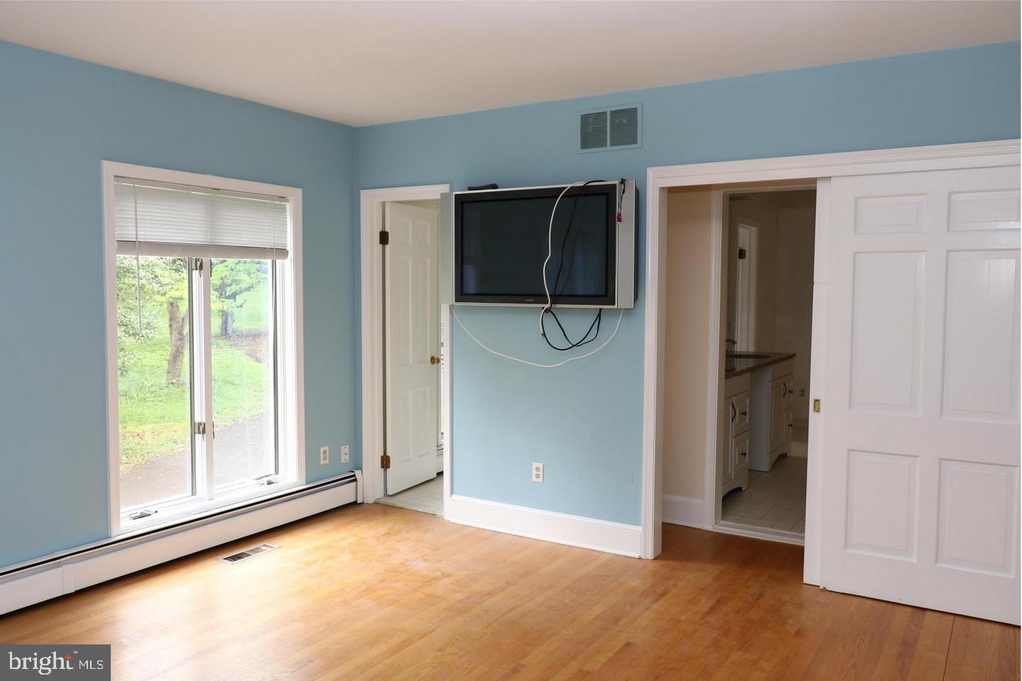 FORESTVILLE - Residential Lease