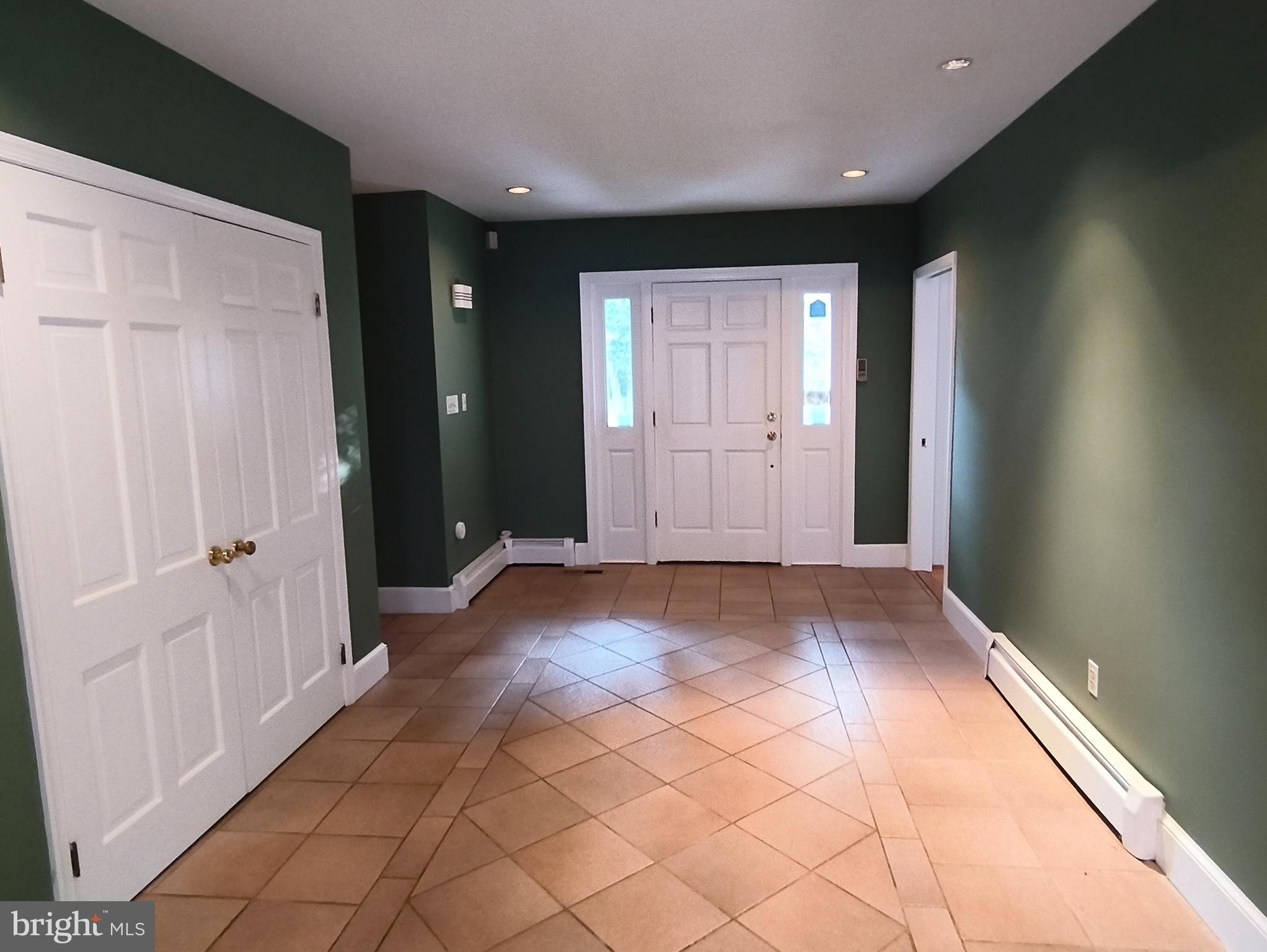 FORESTVILLE - Residential Lease