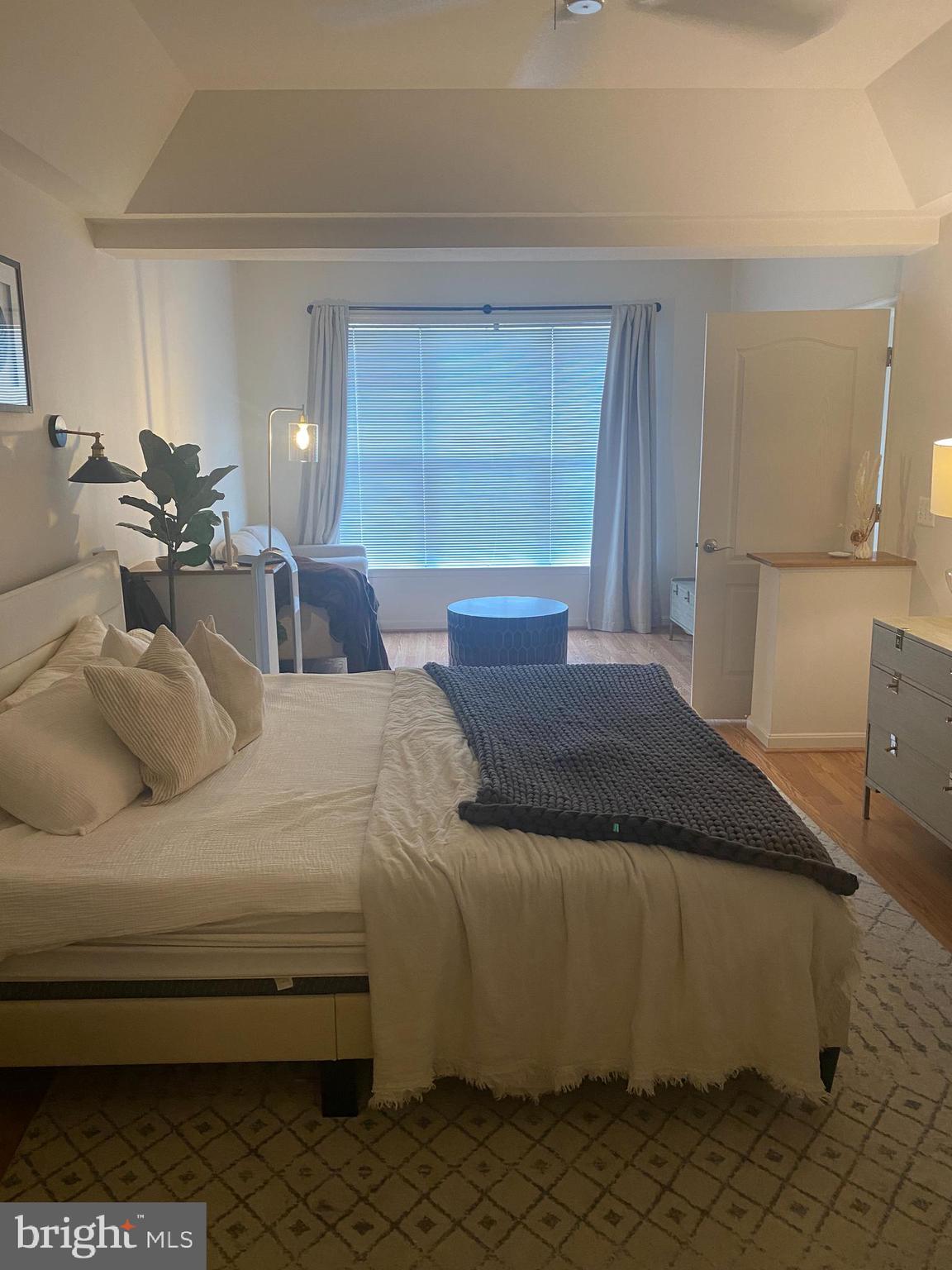 QUARRY LAKE - Residential Lease