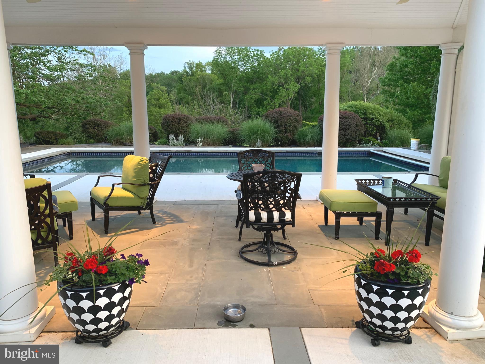 LAMBOURNE DOWNS - Residential