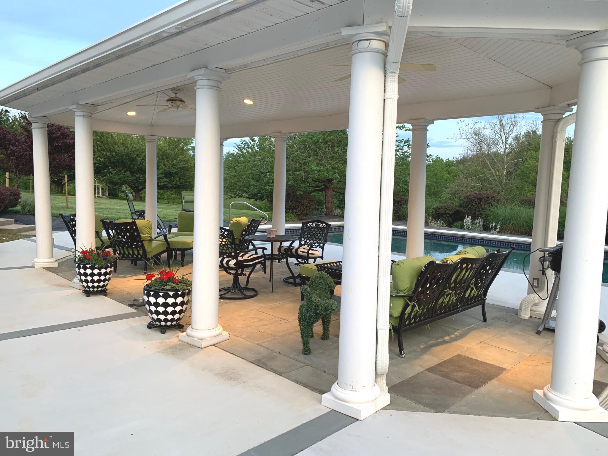 LAMBOURNE DOWNS - Residential