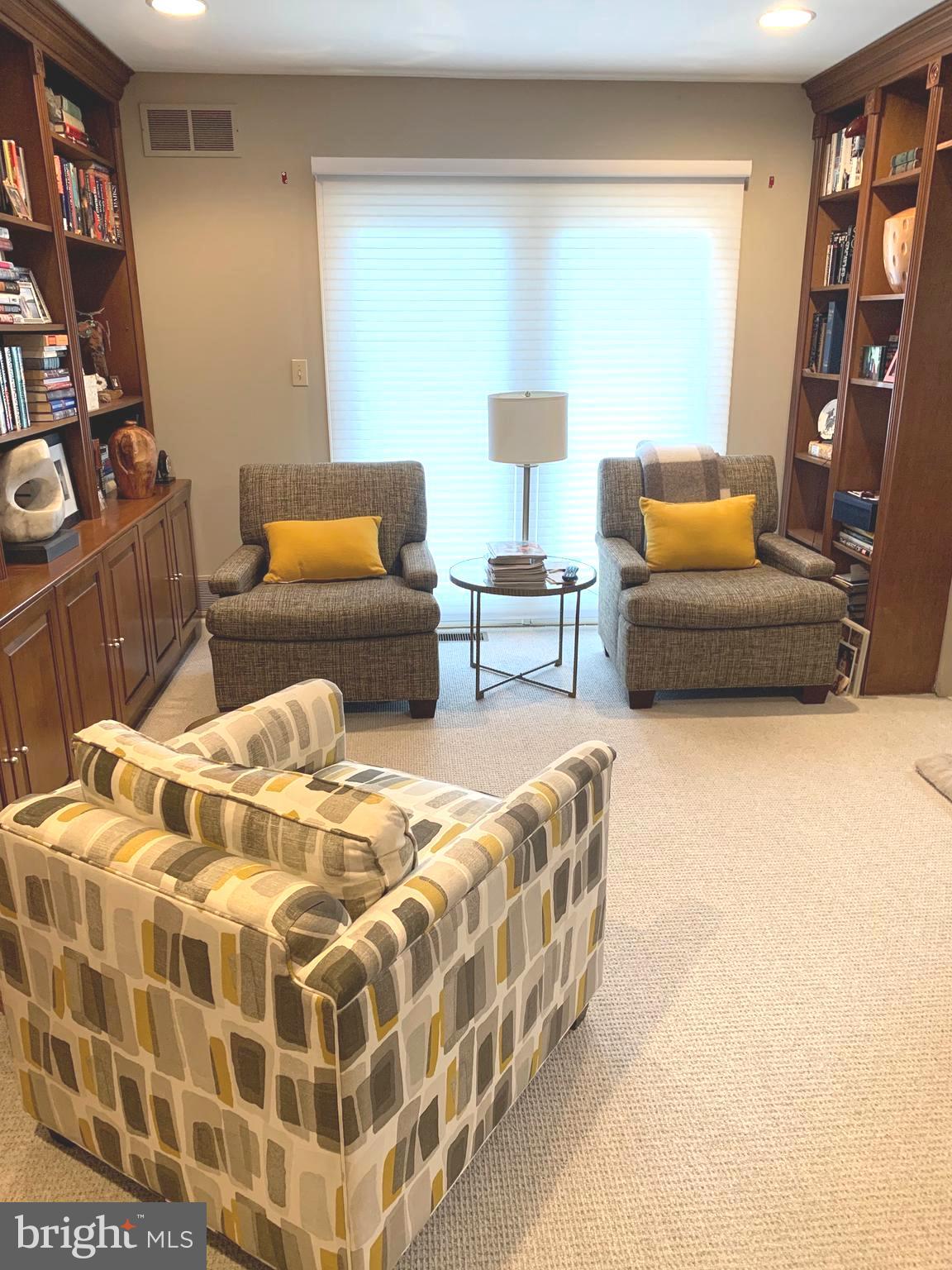 LAMBOURNE DOWNS - Residential