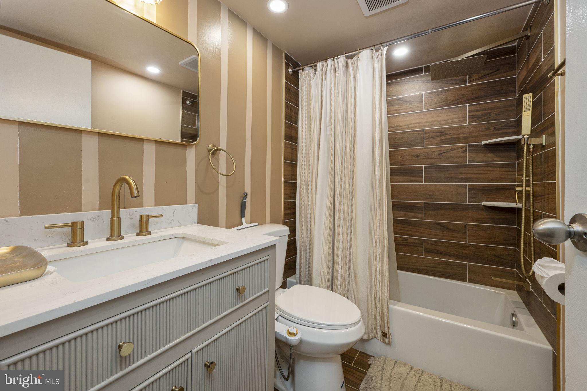 WOODMONT NORTH - Residential