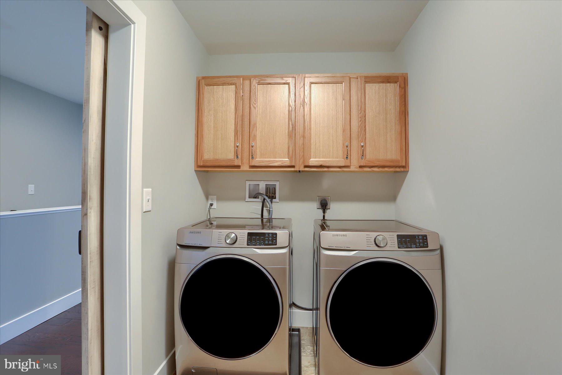 HANBURY COURT AT WINDING HILLS - Residential