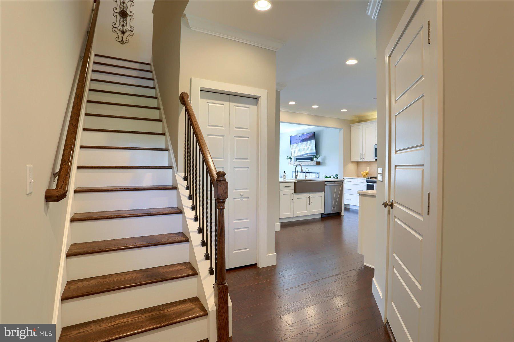 HANBURY COURT AT WINDING HILLS - Residential