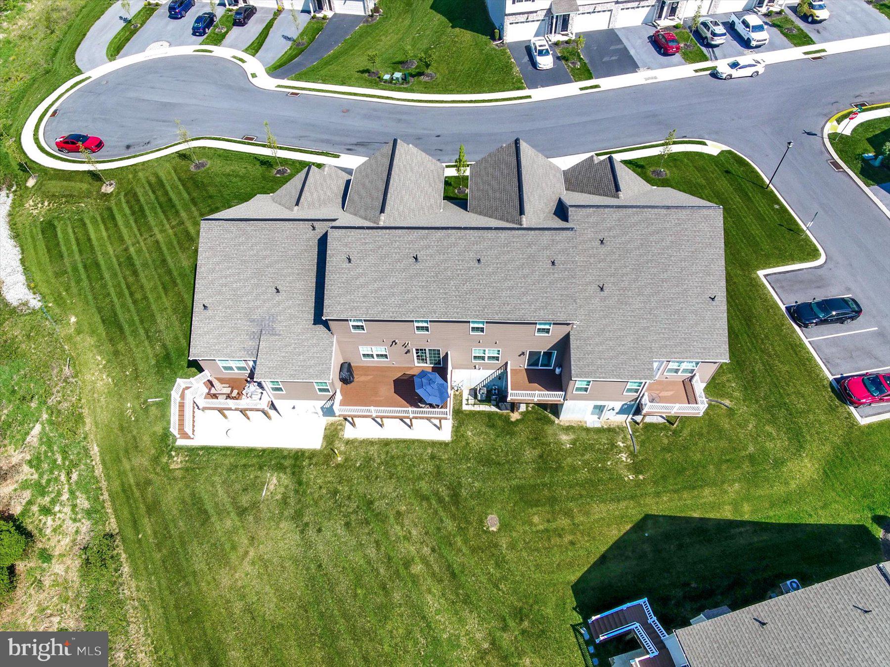 HANBURY COURT AT WINDING HILLS - Residential