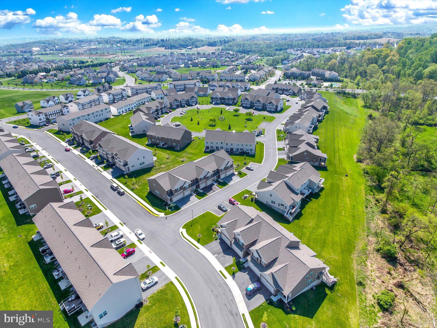HANBURY COURT AT WINDING HILLS - Residential